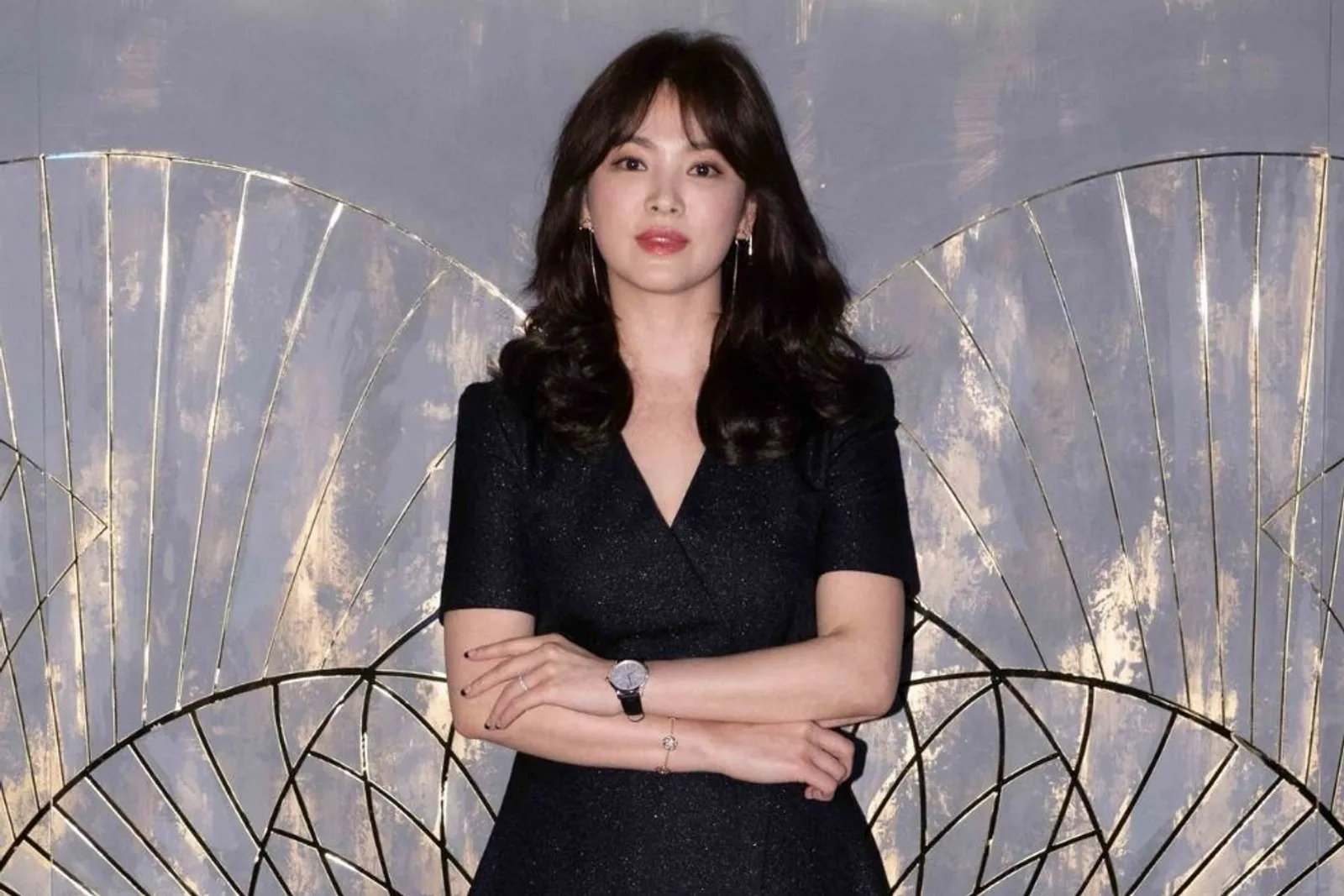 Kulit Makin Kencang di Usia 39 Tahun, Intip Transformasi Song Hye Kyo 