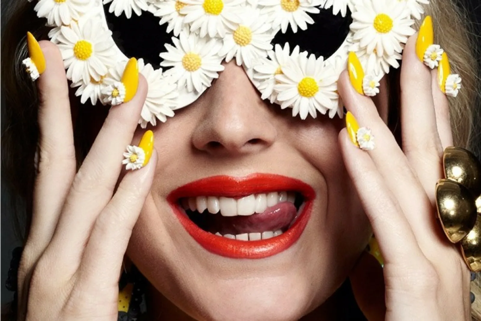 Begini 13 Cara Memutihkan Gigi Kuning Secara Alami