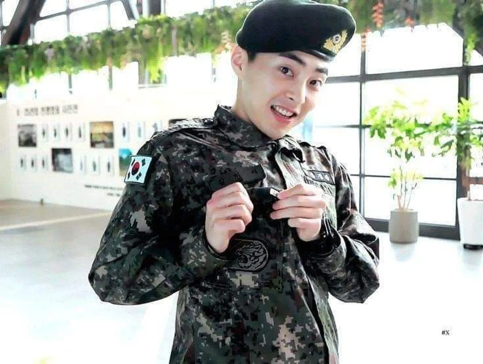 Bikin Kangen, Ini 10 Potret Gagah Xiumin EXO Berseragam Tentara