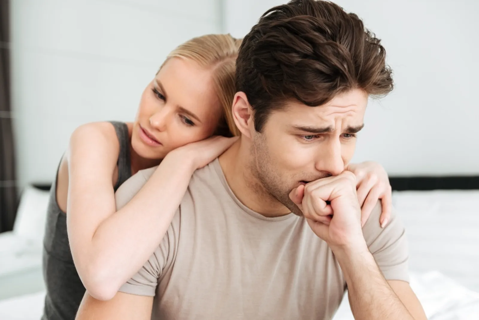 7 Cara Membantu Pasangan yang Menderita Gangguan Kecemasan