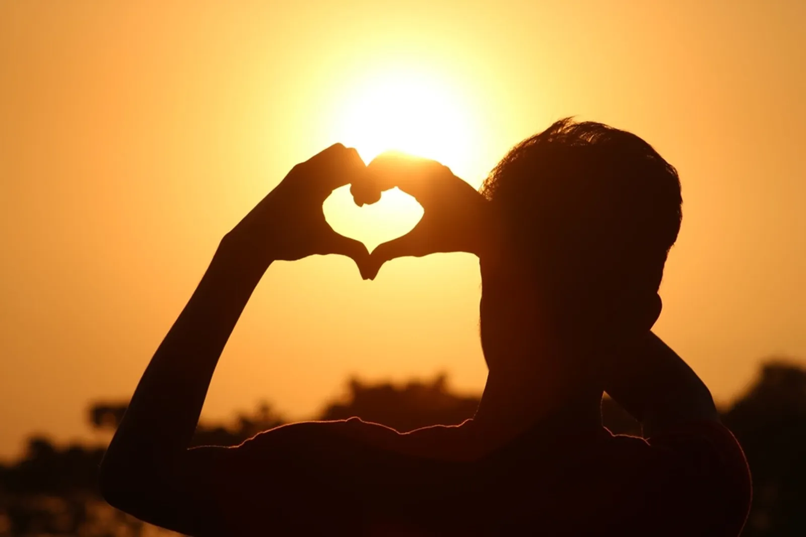 5 Alasan Kamu Sering Merasakan Cinta Bertepuk Sebelah Tangan