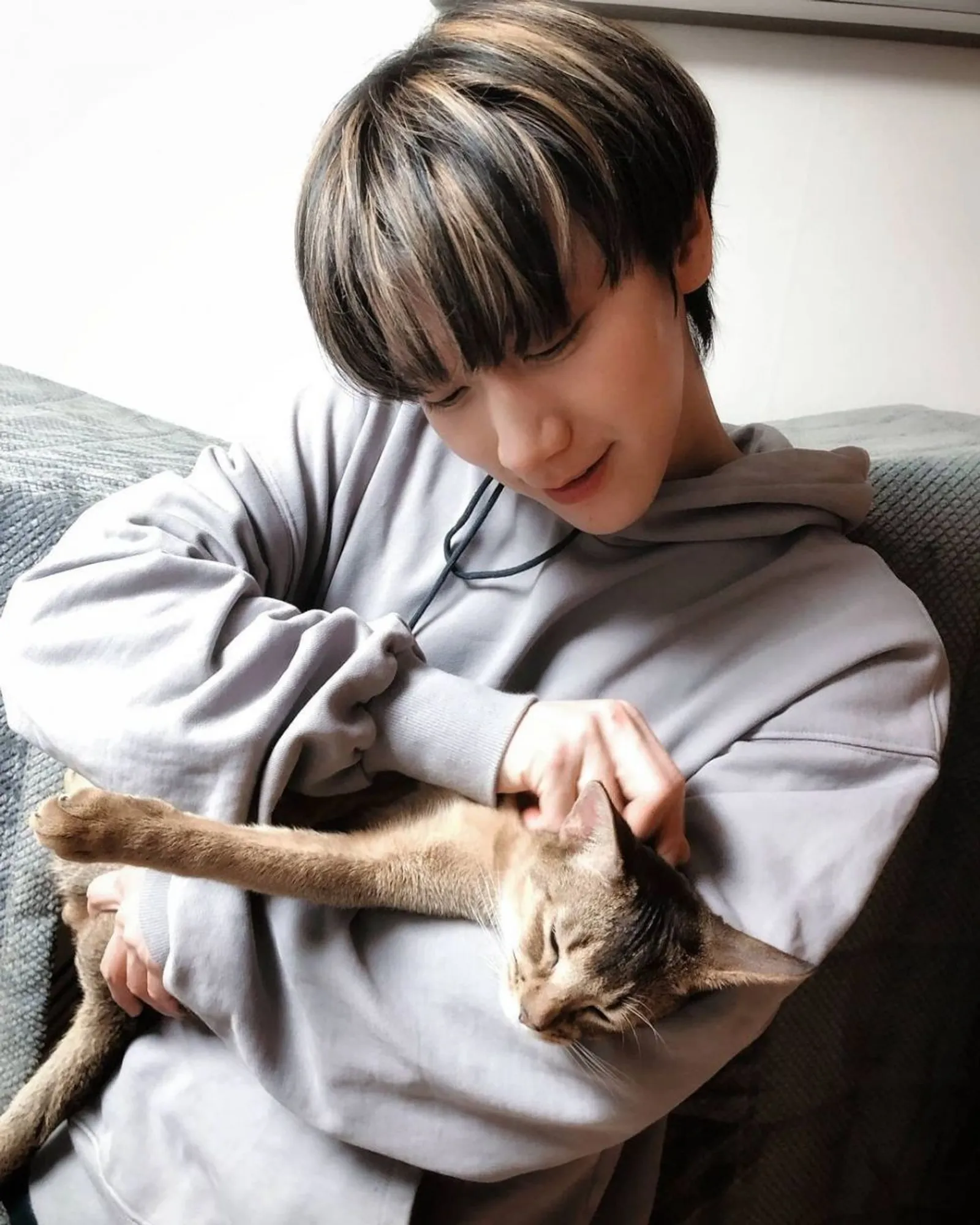 Sayang Binatang, Ini 10 Potret Ten NCT dengan Kucing Kesayangan