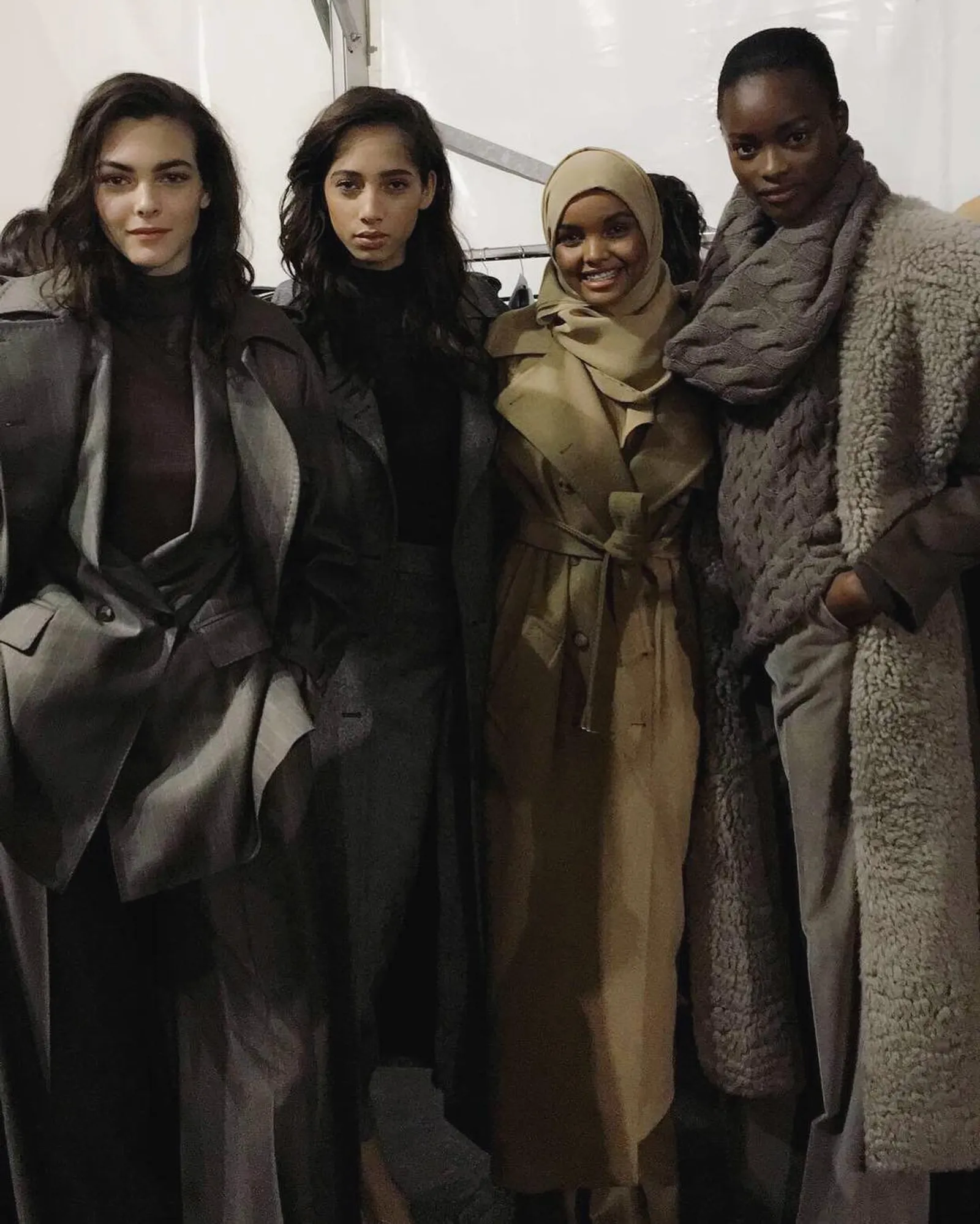 Lebih Pilih Agama, Model Muslim Halima Aden Tinggalkan Dunia Fashion