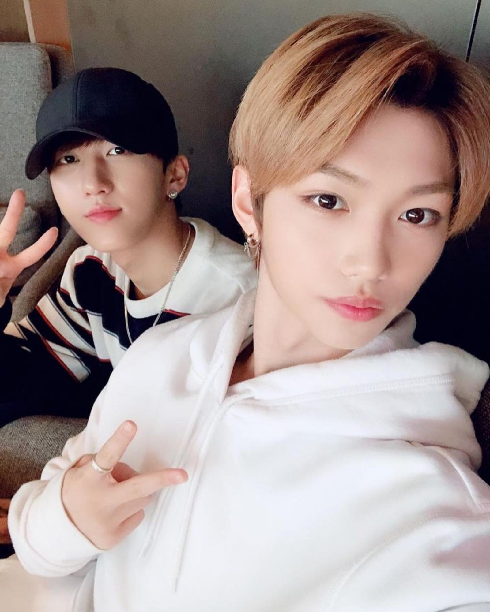 Tetap Glowing! Begini Potret Para Personel Stray Kids Tanpa Makeup