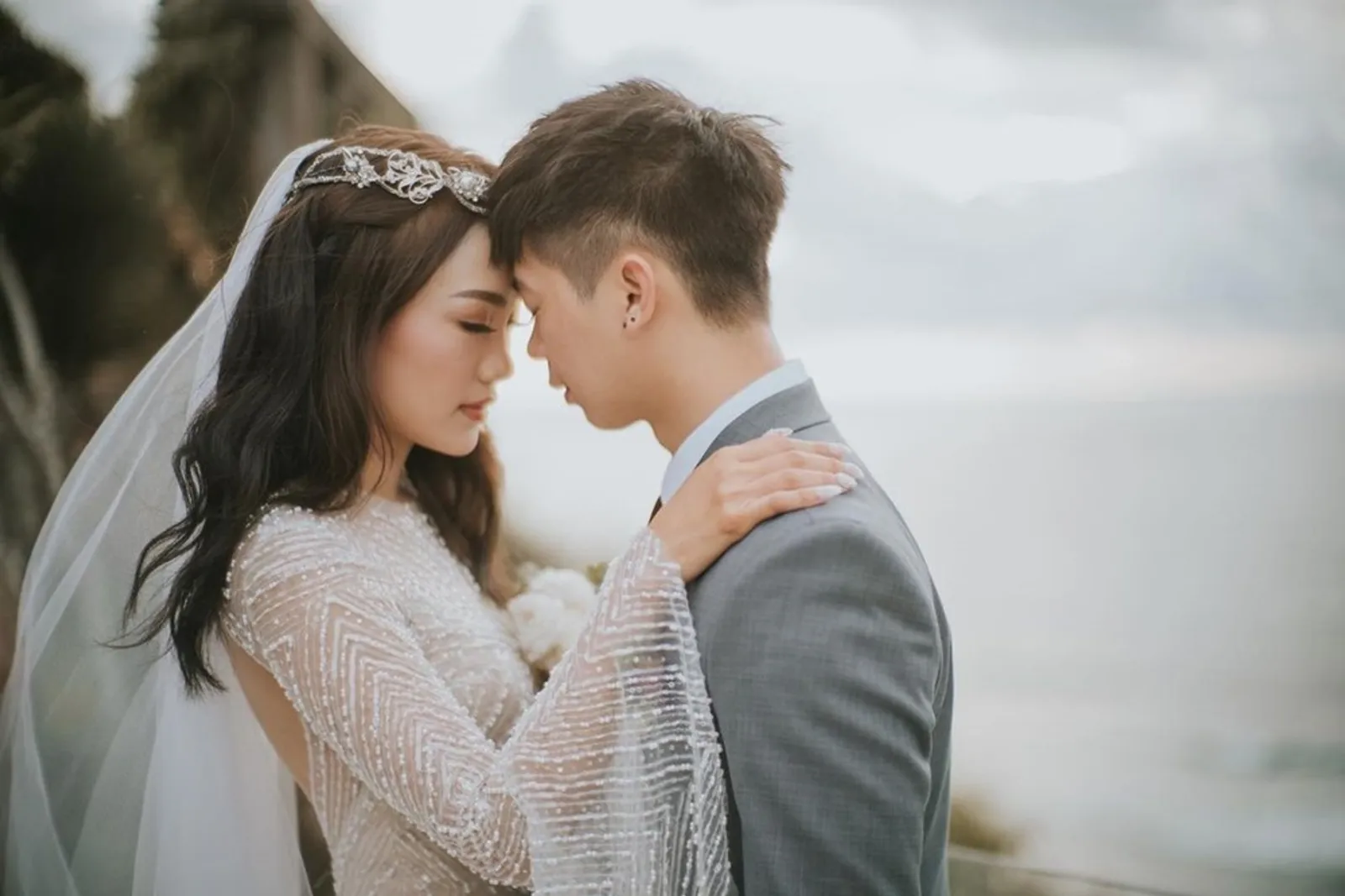 Romantis! 9 Fakta Pernikahan Steffy Eks ‘Cherrybelle' di Tepi Laut