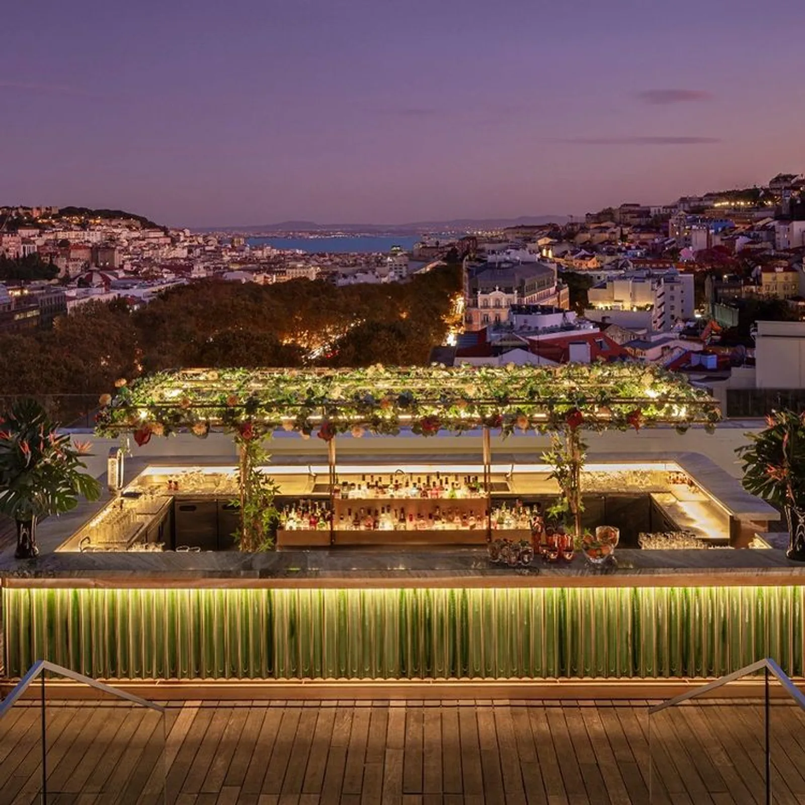 Pemandangan Spektakuler, Ini Rooftop Restoran dan Bar Terbaik di Dunia