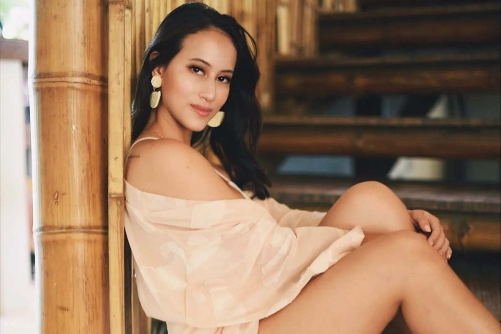 Potret Seksi Janisaa Pradja, Pacar Mike Lewis & Calon Ibu Tiri Kenzou