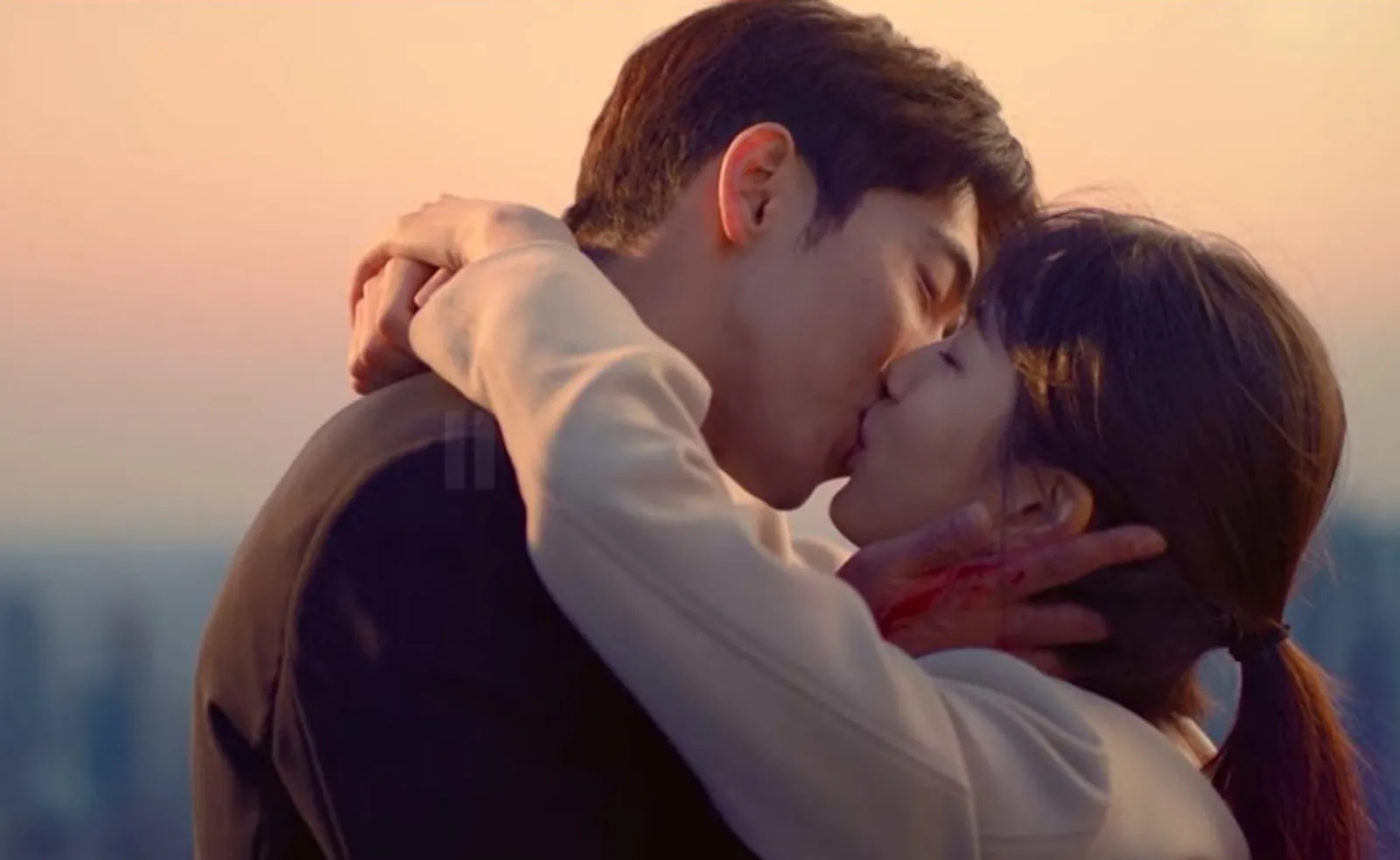 Sulit Dilupakan, 12 Ciuman KDrama Paling Romantis Sepanjang Tahun 2020