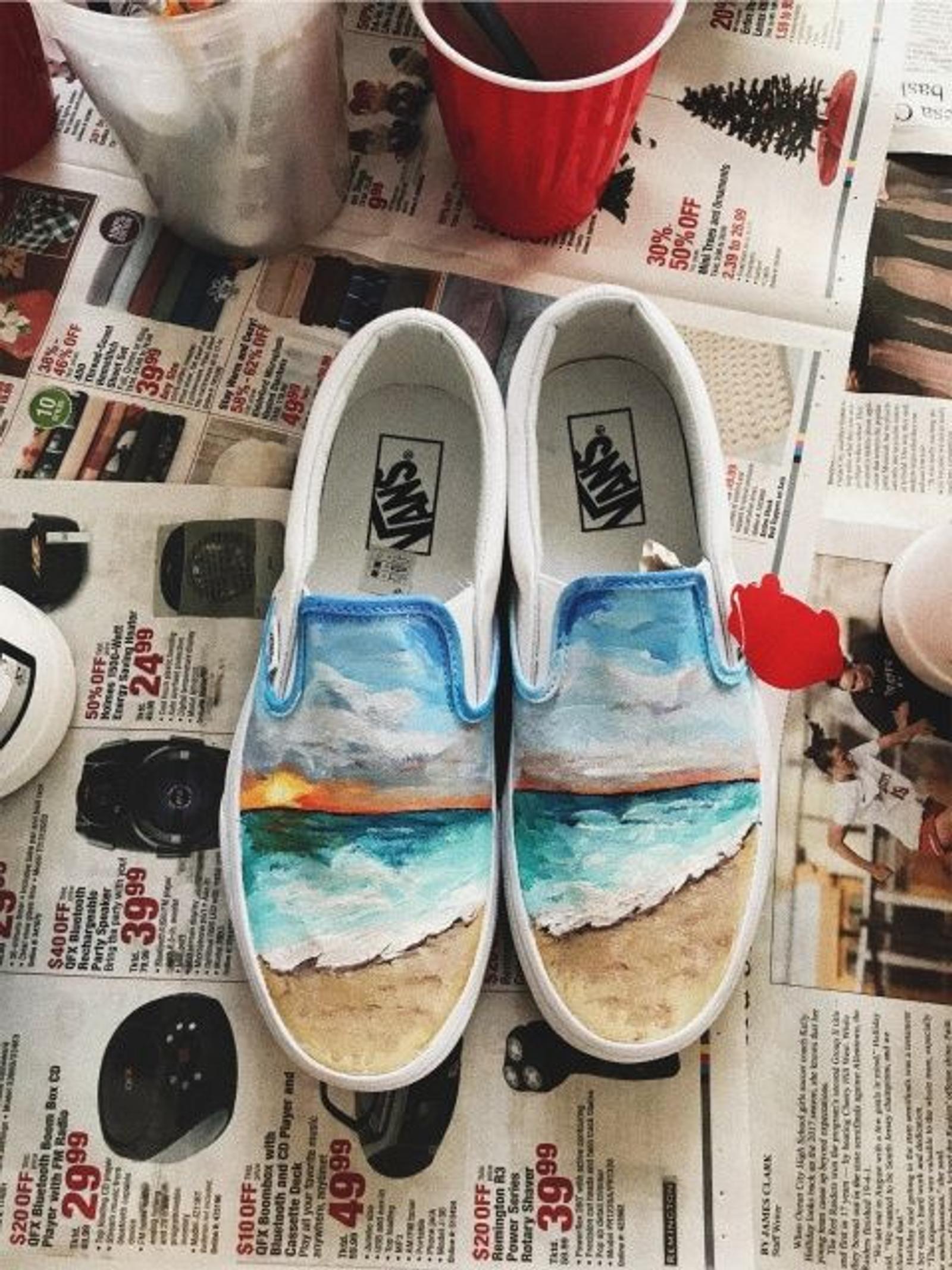 Bosen? Yuk Cek Cara Membuat Sepatu Lukis Ini