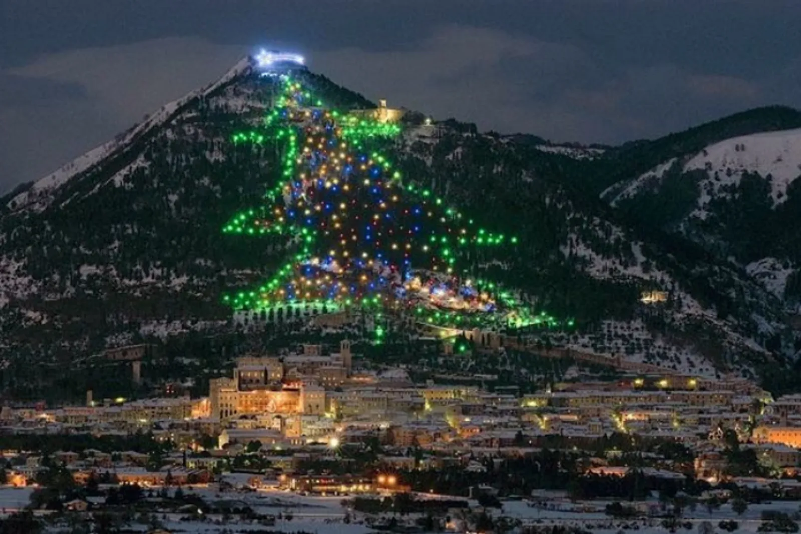 Tercatat dalam Sejarah, Inilah 10 Pohon Natal Terindah di Dunia!
