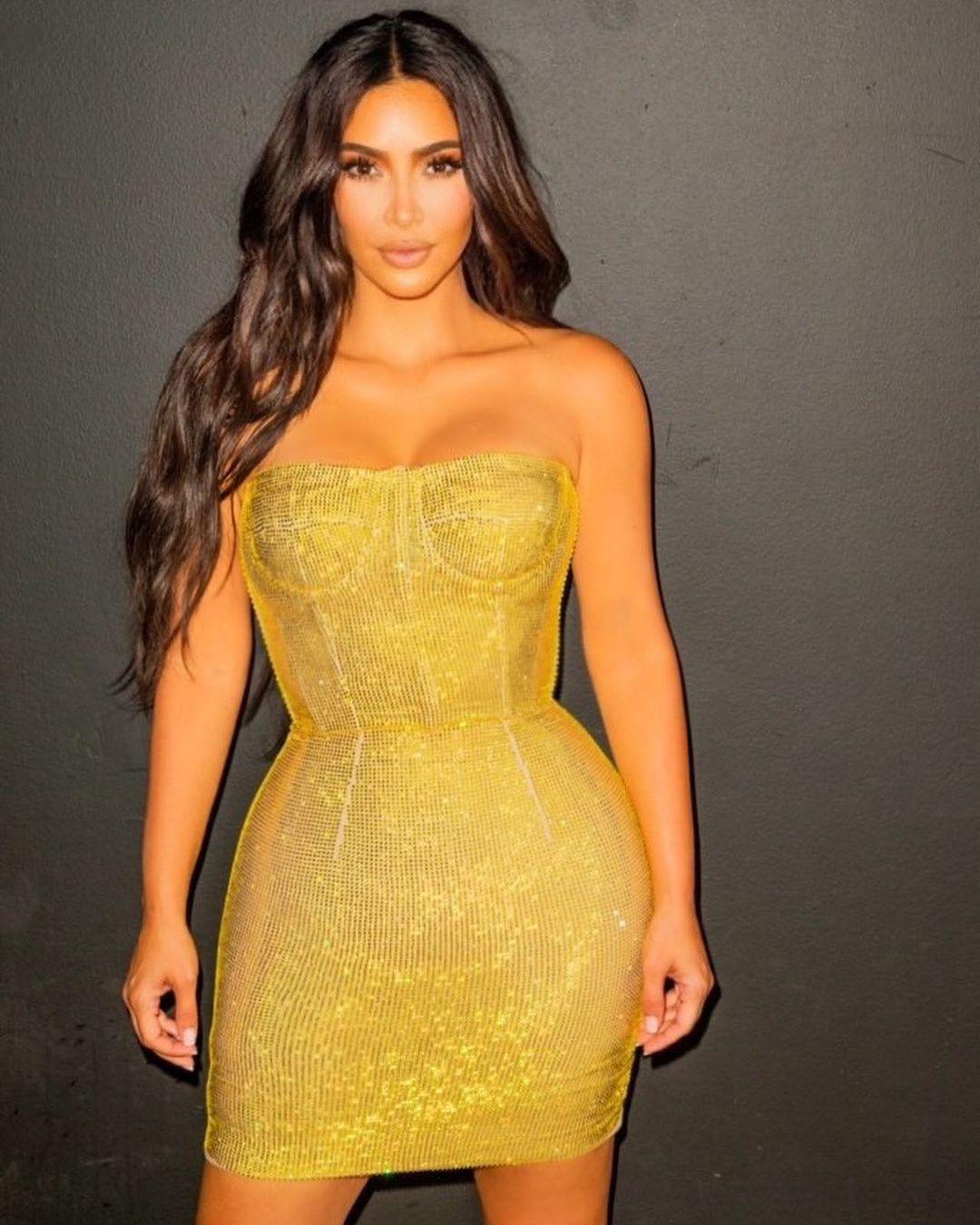 9 Potret Seksi Kim Kardashian West di Tahun 2020, Makin 'Nongol'!
