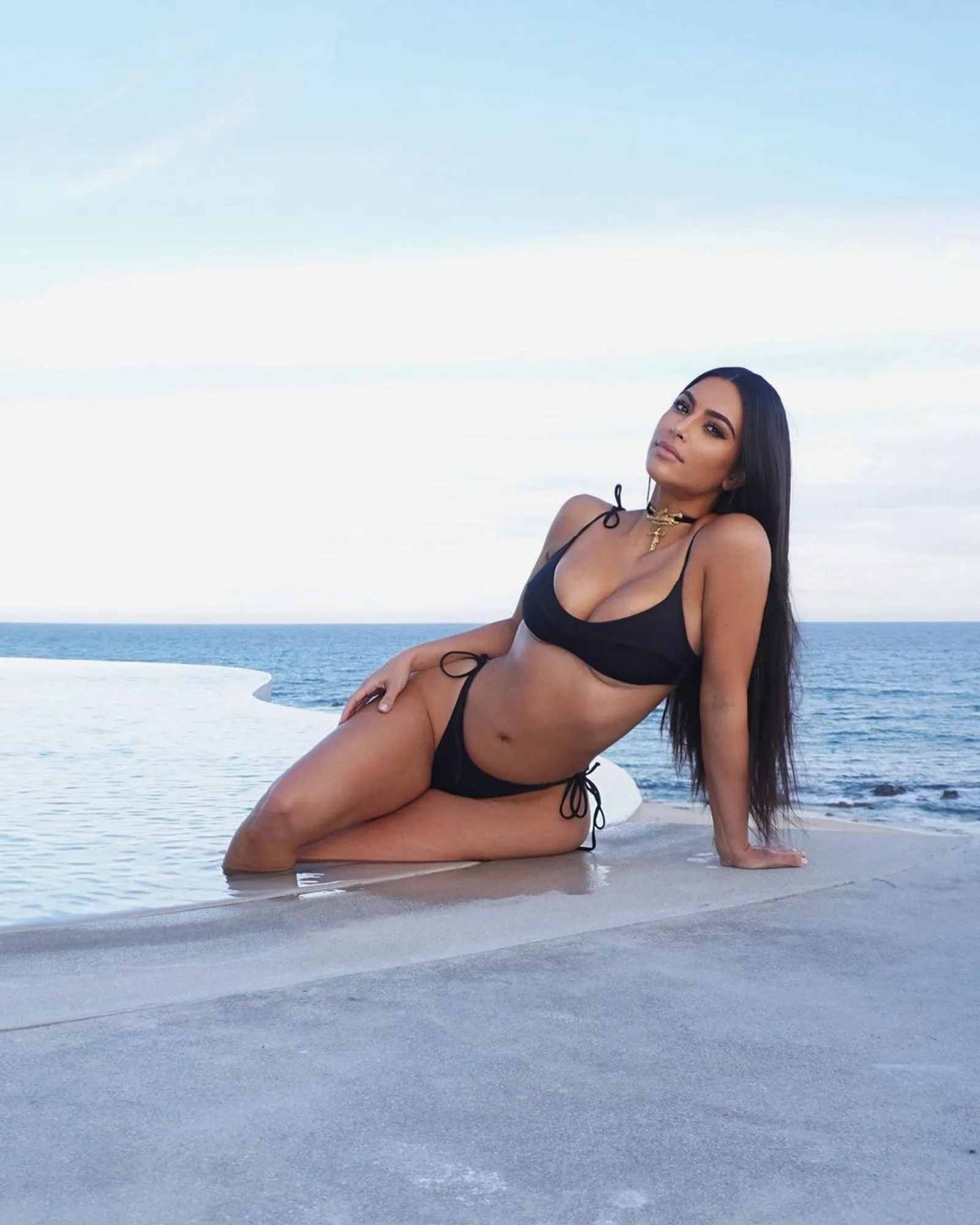9 Potret Seksi Kim Kardashian West di Tahun 2020, Makin 'Nongol'!