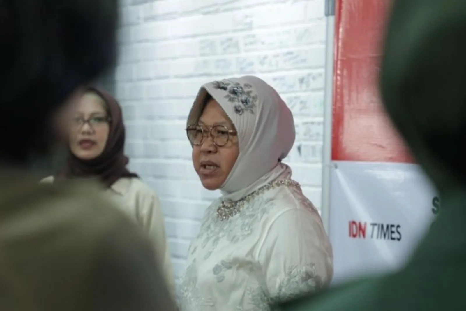 Resmi! Presiden Jokowi Tunjuk Sandiaga Uno & Tri Risma Jadi Menteri