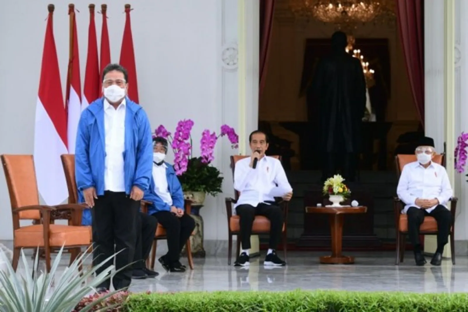 Bocoran Brand dan Makna Jaket yang Dipakai Menteri Baru Jokowi