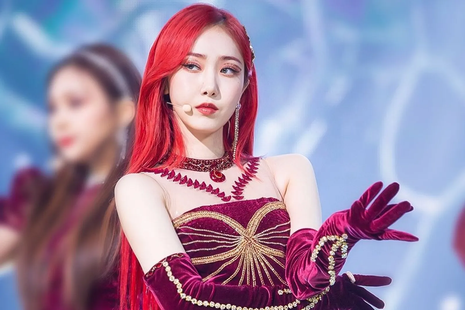 9 Idol Kpop yang Paling Memukau dengan Rambut Merah, Bikin Membara! 