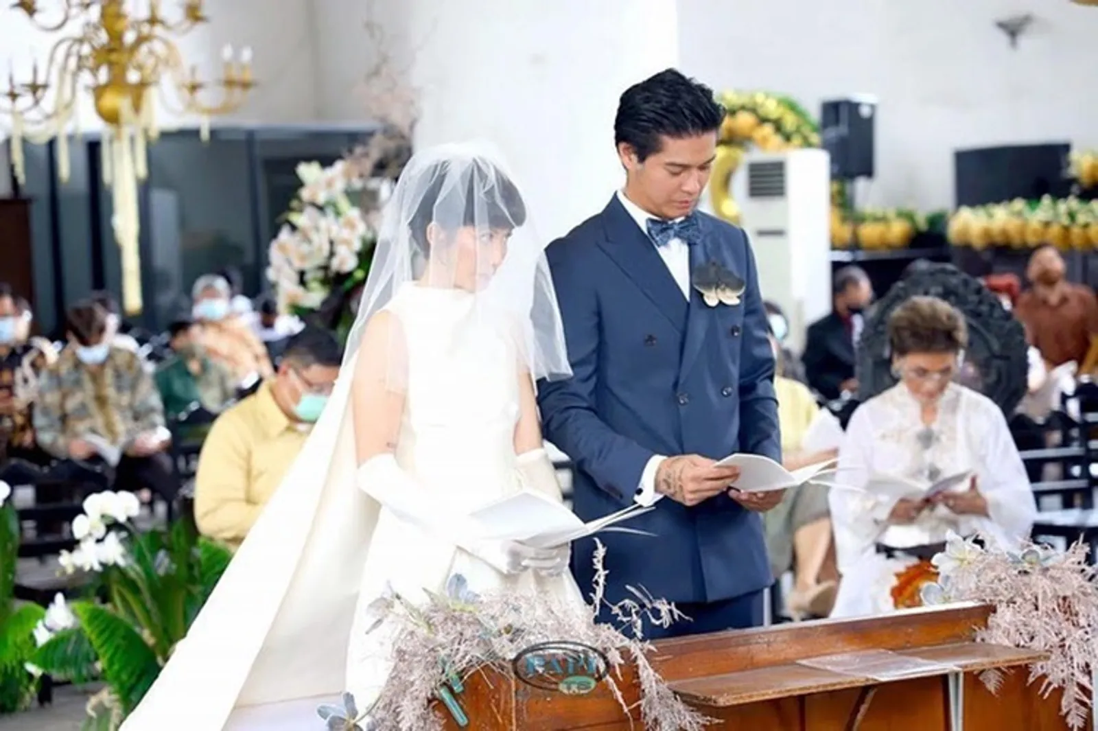 Lepas Masa Duda, 9 Foto Pernikahan Marshall Sastra yang Bergaya Klasik
