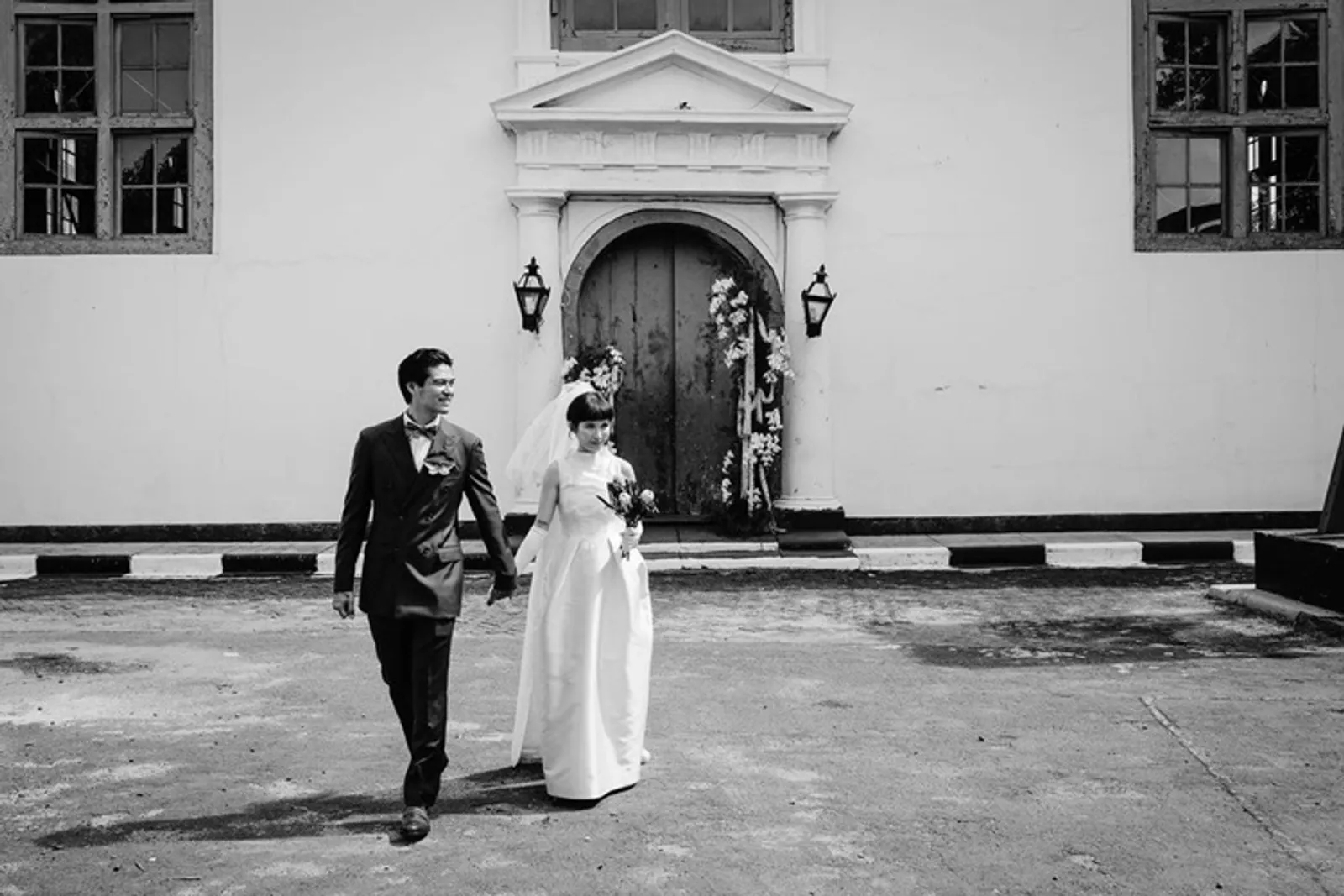 Lepas Masa Duda, 9 Foto Pernikahan Marshall Sastra yang Bergaya Klasik