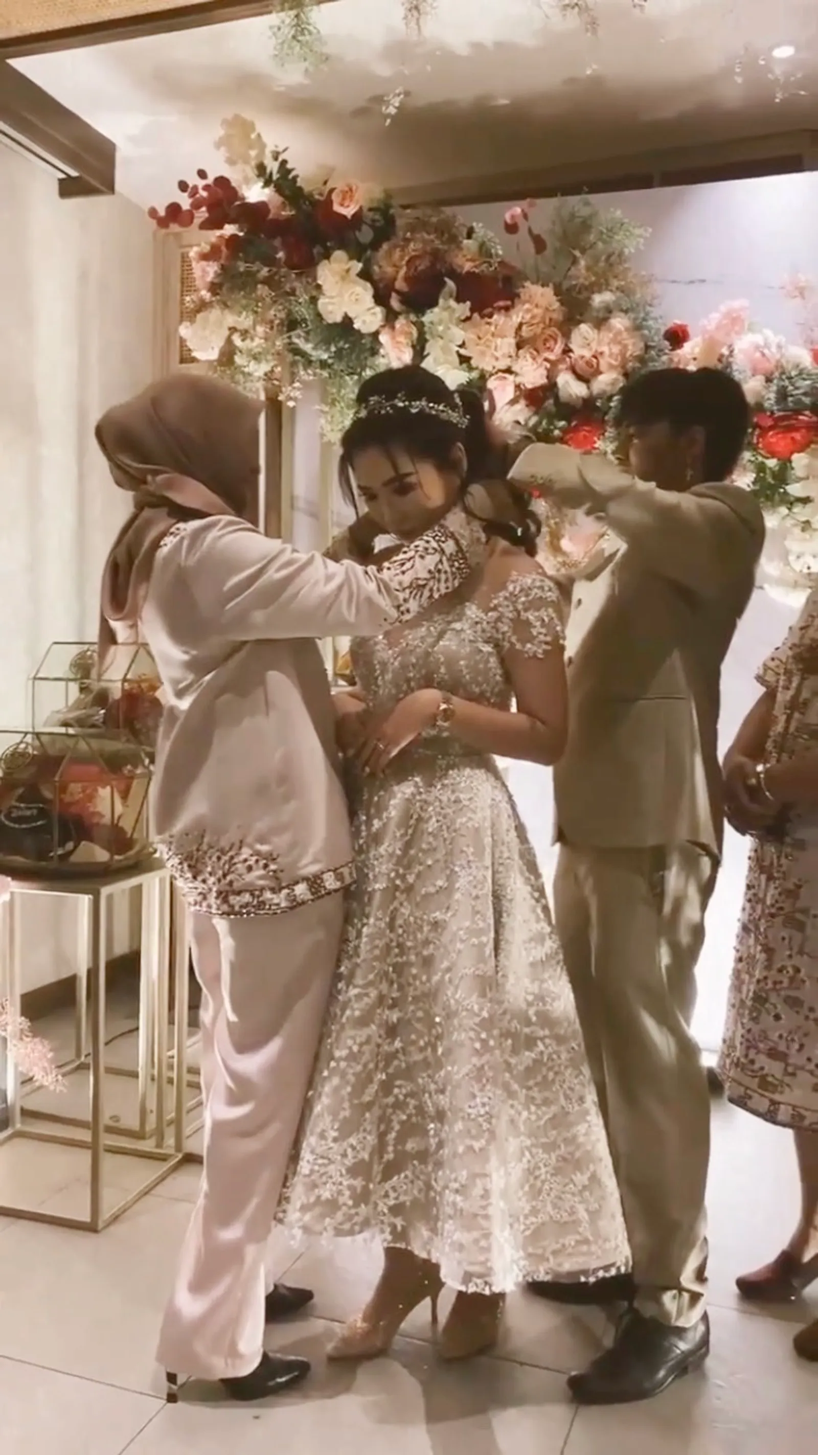 Segera Menikah, Intip 10 Momen Sangjit Reza Arap dan Wendy Walters