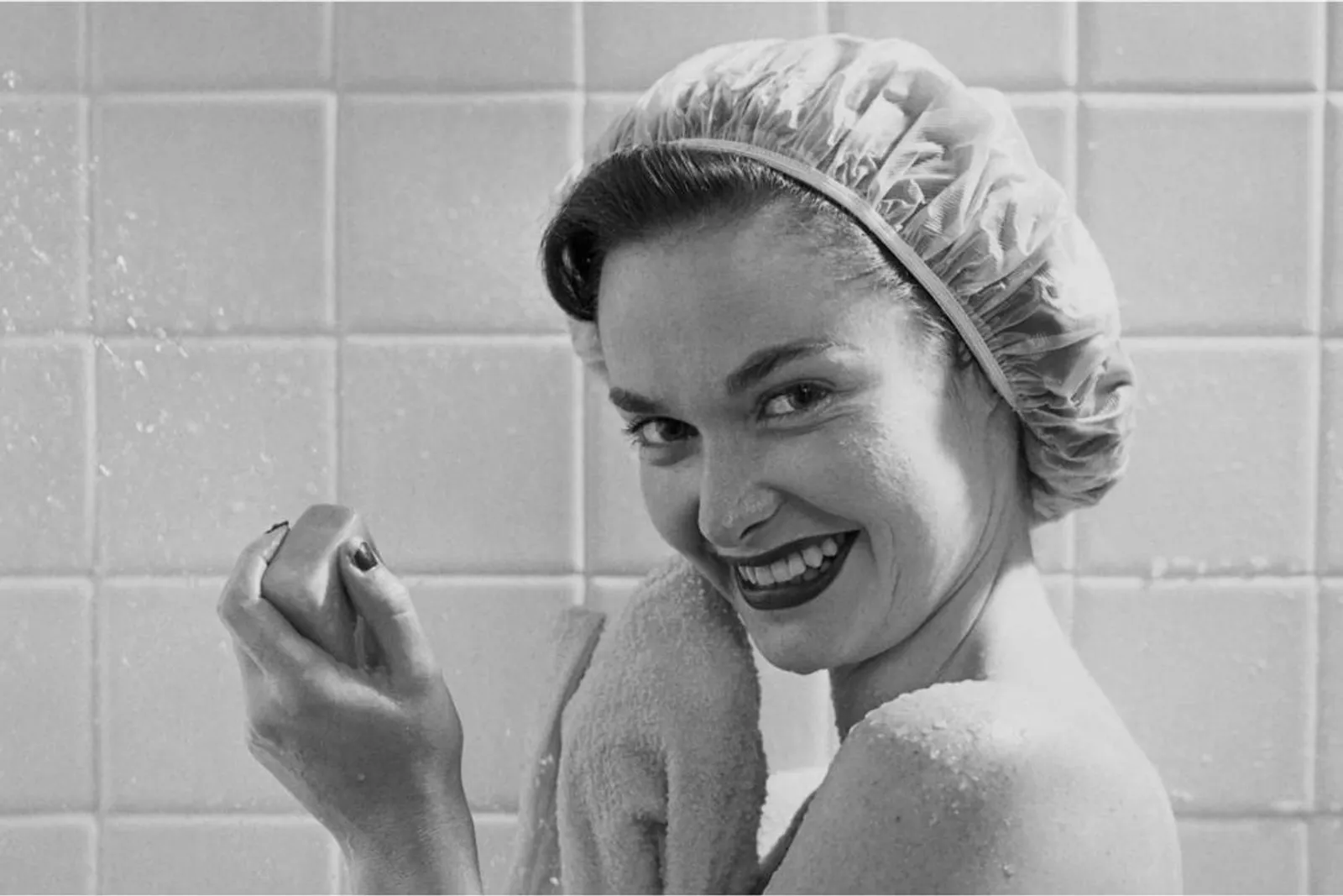 13 Sabun Pemutih Badan Terbaik yang Aman, Bikin Kulit Cerah!