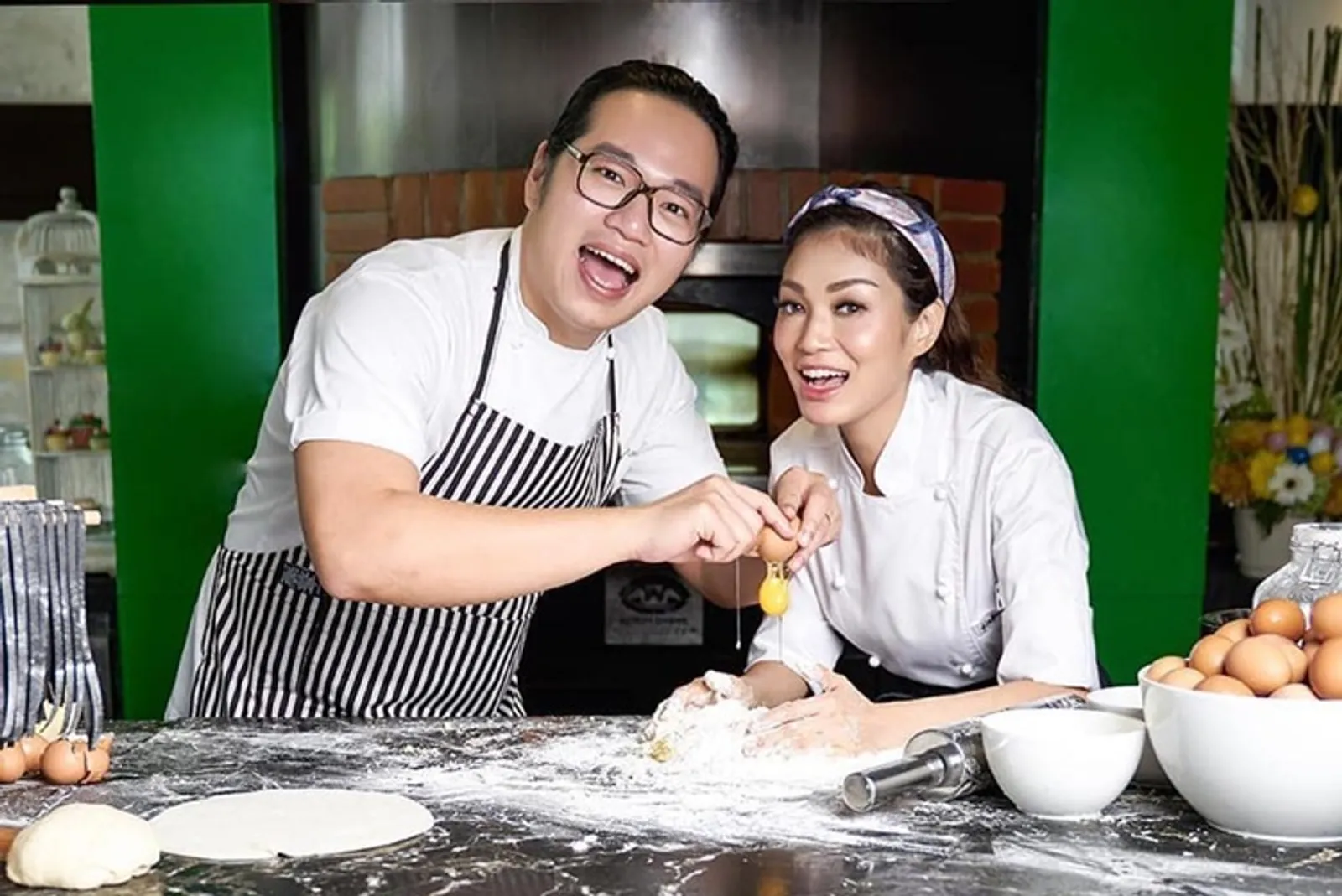 Terkenal dan Jago Masak, Intip Yuk Kisah Cinta 9 Chef Indonesia Ini