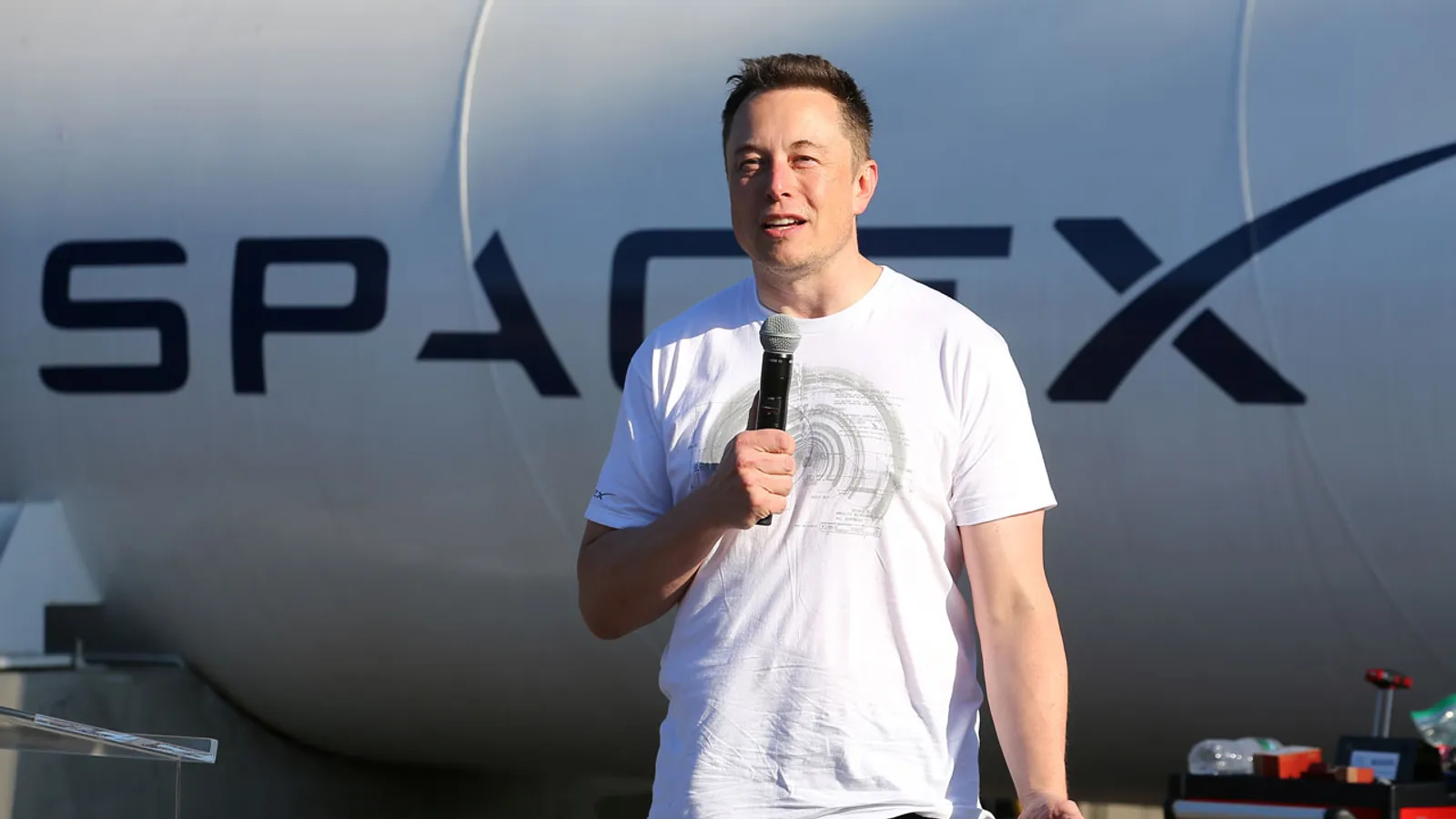Pernah Ngontrak & Di-Bully, 15 Fakta Elon Musk Orang Terkaya di Dunia