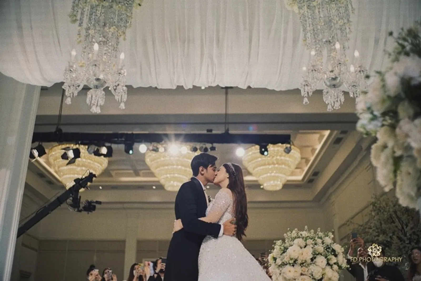 Akhirnya Ciuman! 7 Fakta Pernikahan Felicya Angelista dan Hito Caesar