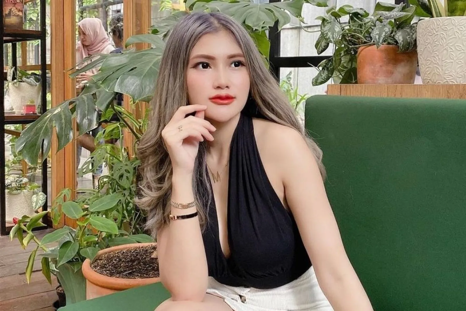Video Baju Melorotnya Viral, Intip Pesona Menantang Melda Rosita