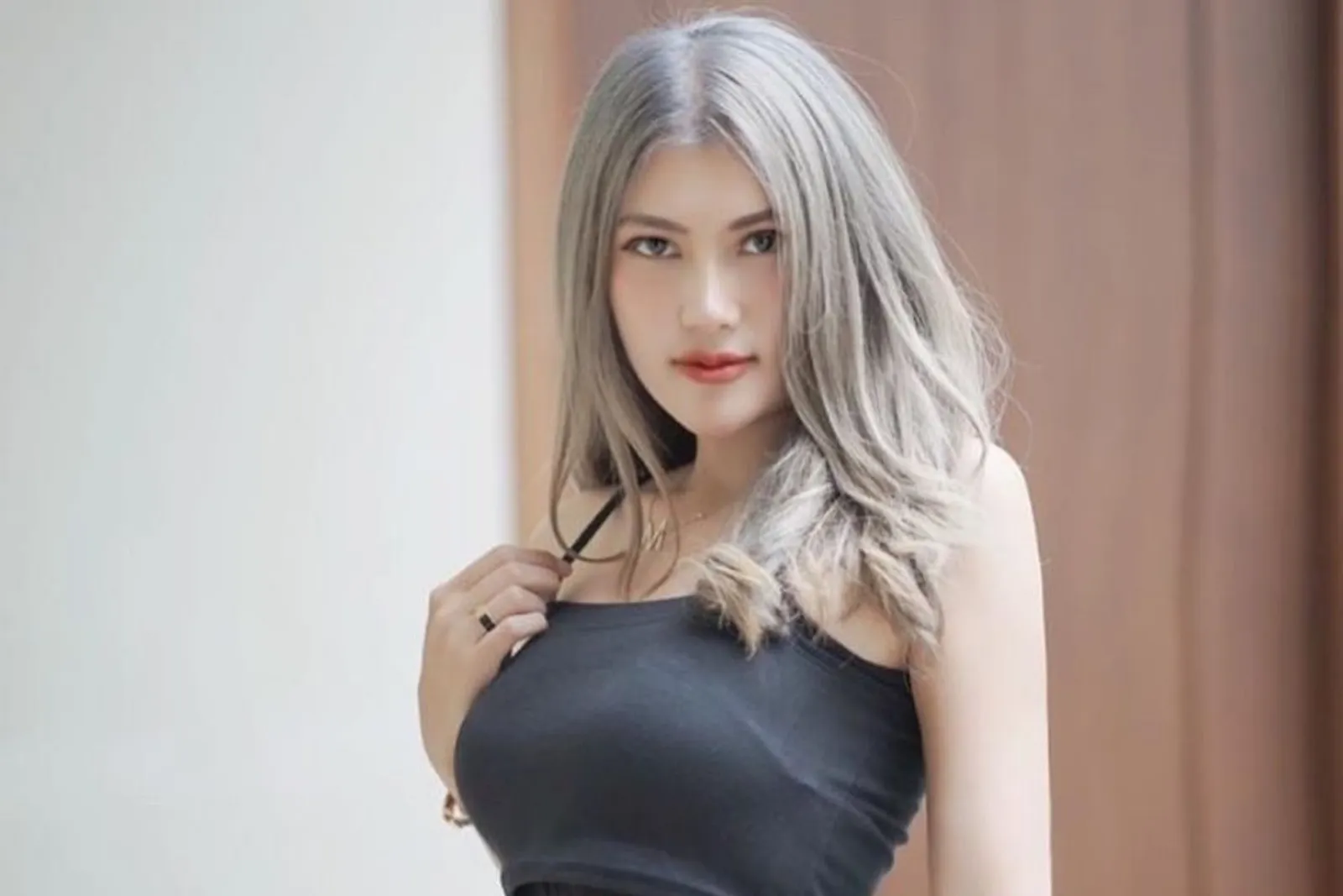Video Baju Melorotnya Viral, Intip Pesona Menantang Melda Rosita