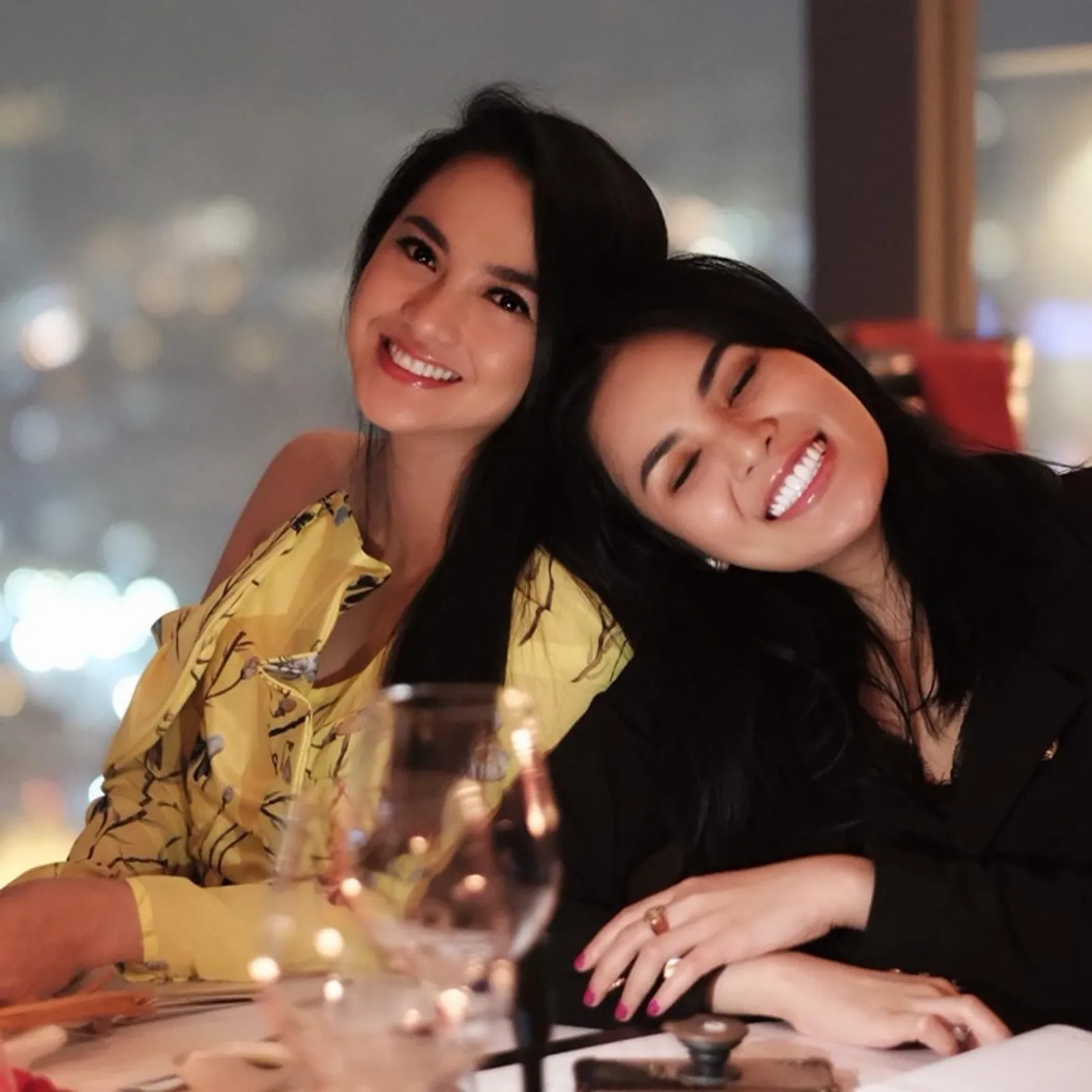 10 Bukti Persahabatan Nindy Ayunda dan Ririn Ekawati Bak Sister Goals!