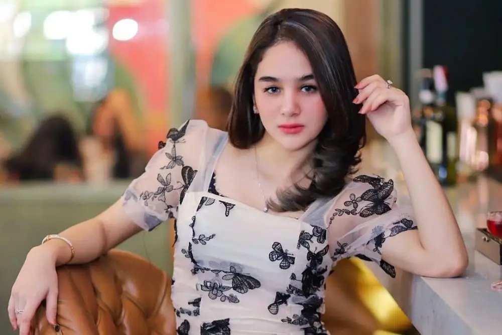 7 Pesona Hana Hanifah, Model yang Pernah Terlibat Prostitusi Online