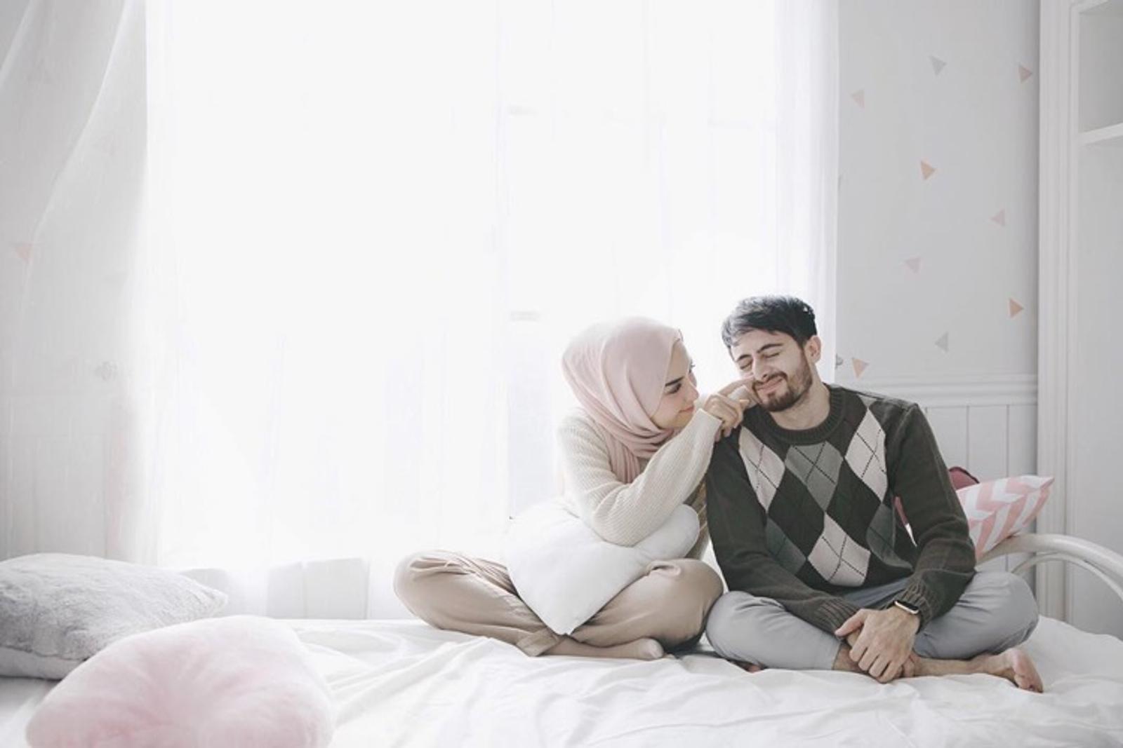 Inspirasi Baju Pre-Wedding Kasual yang Jadi Favorit Calon Pengantin