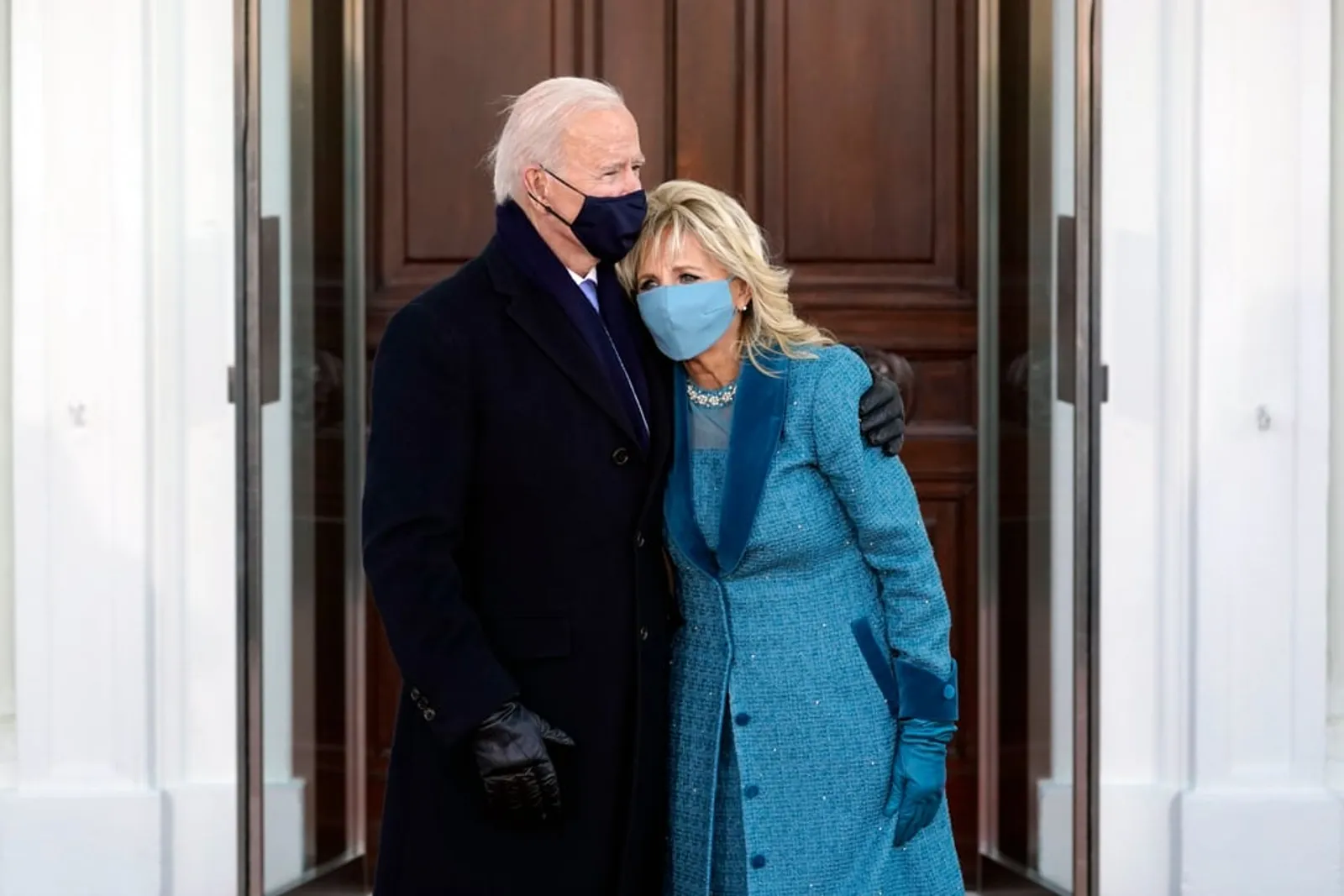 Makna Warna Biru Pakaian Joe dan Jill Biden di Hari Pelantikan 2021