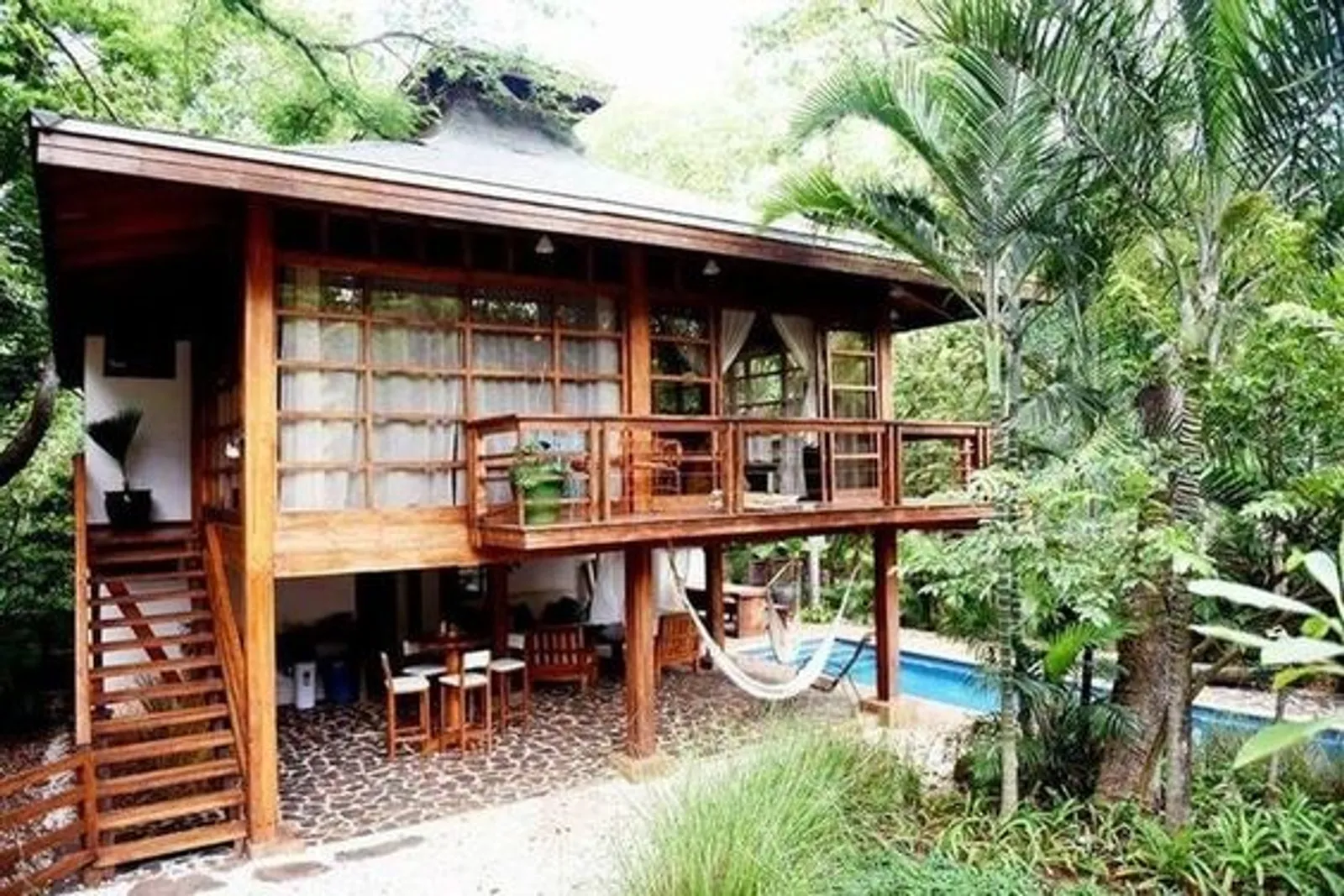 10 Inspirasi Desain Rumah Kayu Minimalis yang Menawan