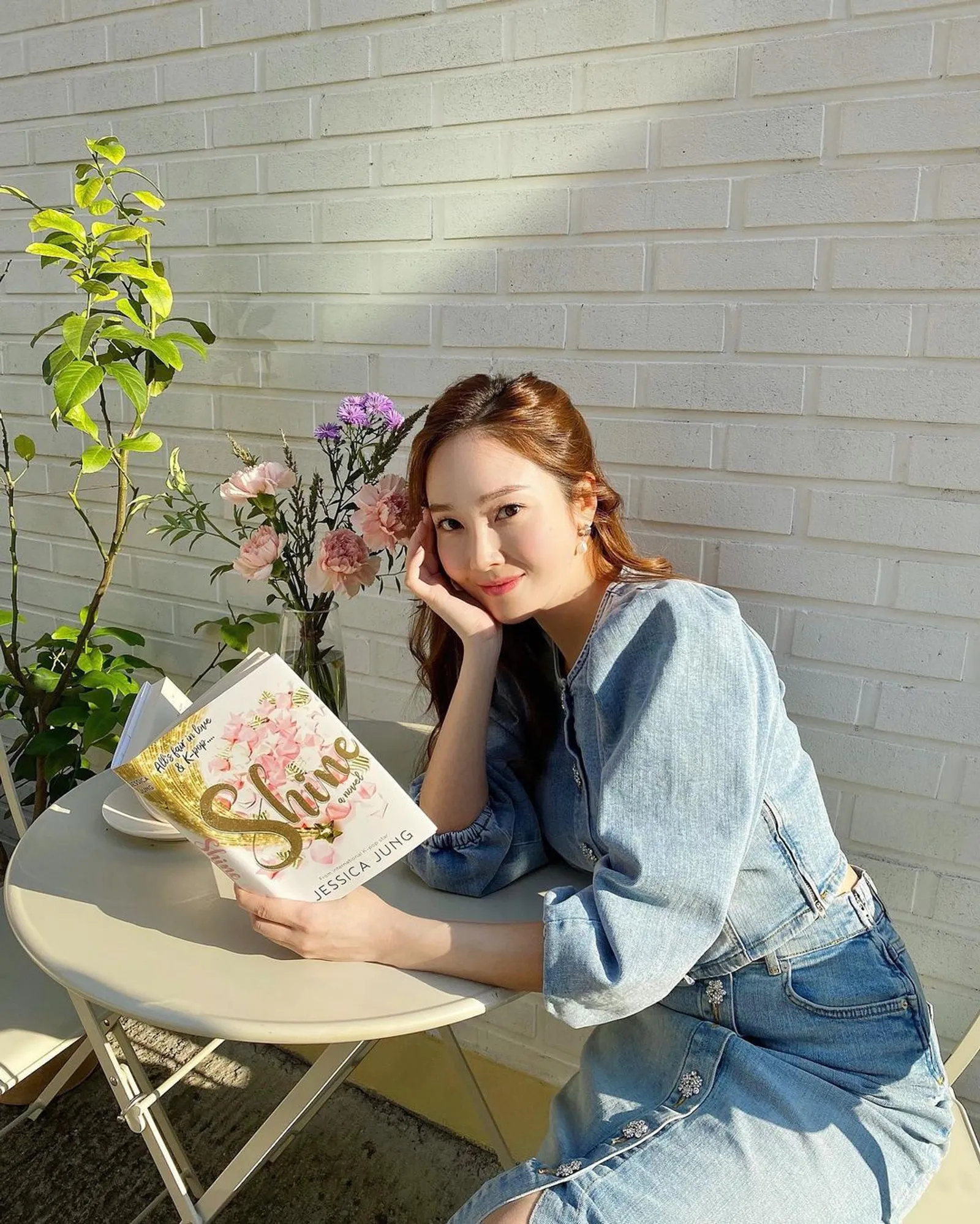 5 Cerita Seru Jessica Jung Soal Debut Novelnya ‘Shine’