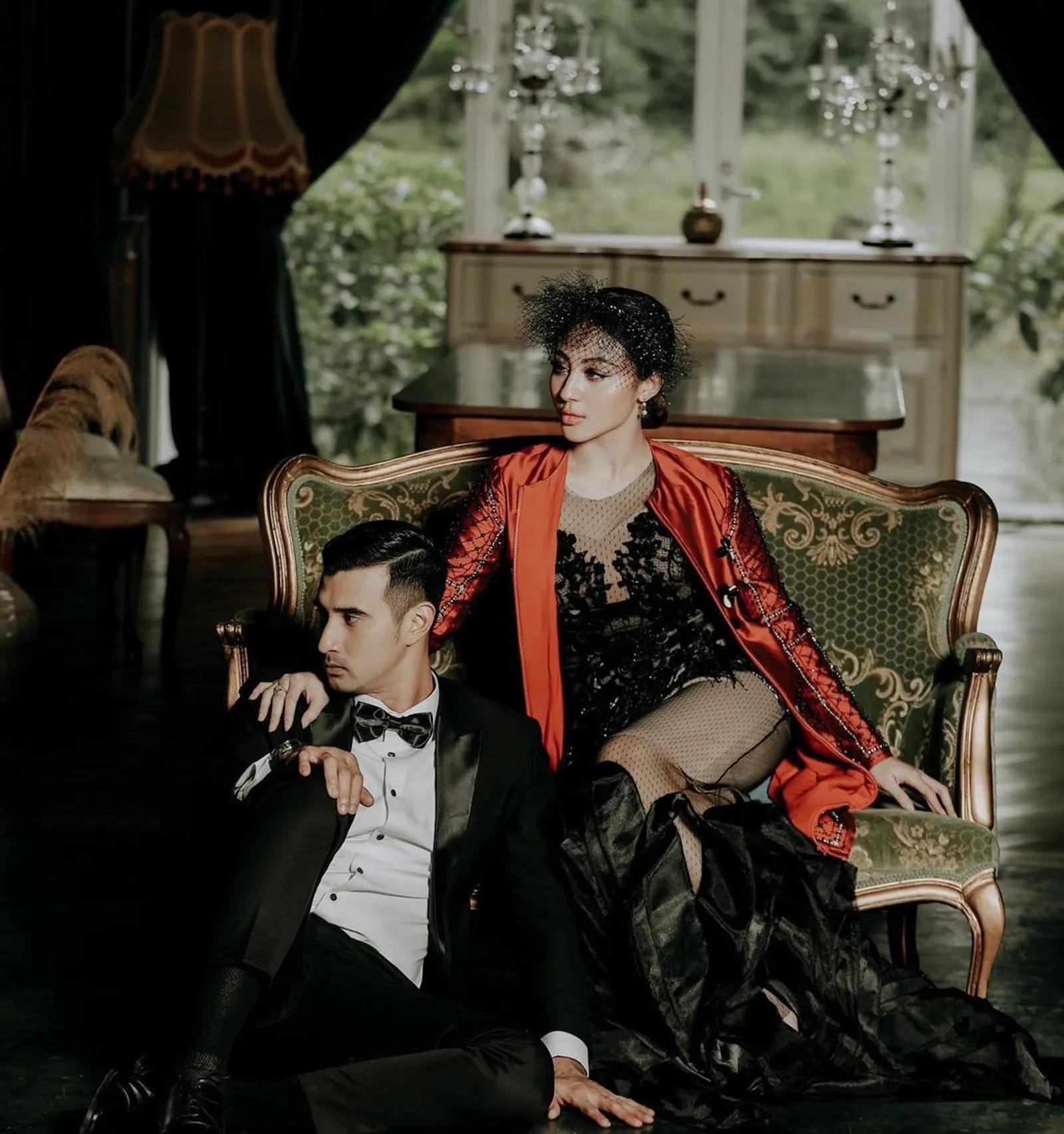 Gaya Pre-Wedding Ali Syakieb dan Margin Wieheerm