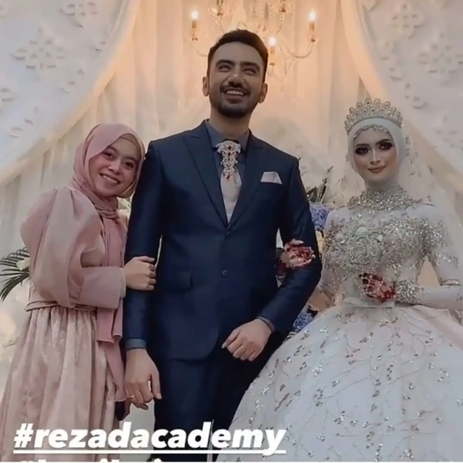 Bersahabat, 7 Jebolan D'Academy Ini Hadiri Pernikahan Reza Zakarya