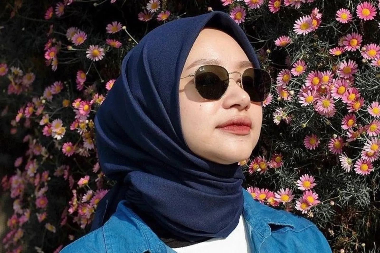 Deretan Warna Hijab yang Dapat Membuat Wajah Terlihat Lebih Cerah