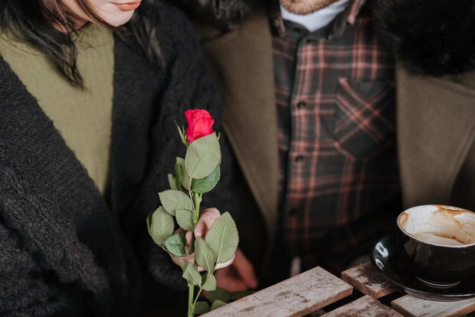 9 Tips Mudah Agar Suami Lebih Mesra dan Romantis