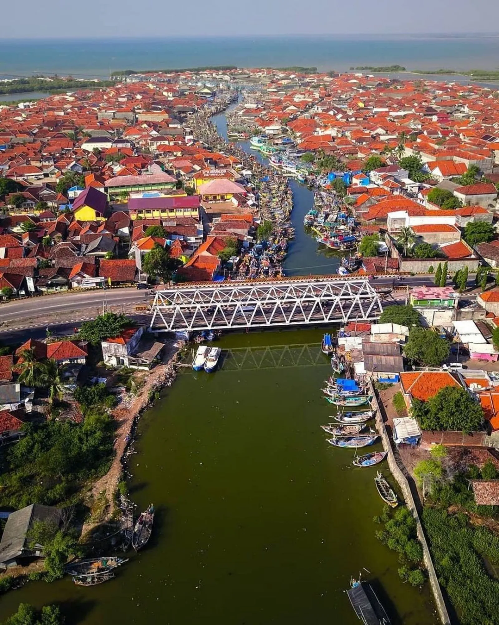 Hati-Hati Saat Melintas, 10 Jembatan di Pulau Jawa ini Angker Banget