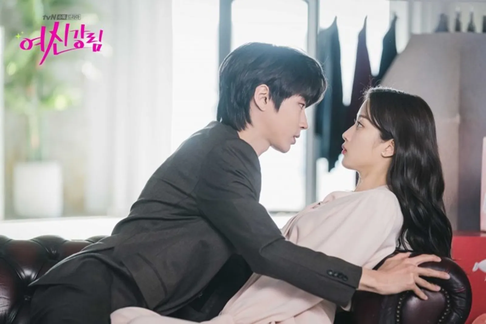 Pelindung Ju Kyung, 10 Momen Menyesakkan Seo Jun di "True Beauty"