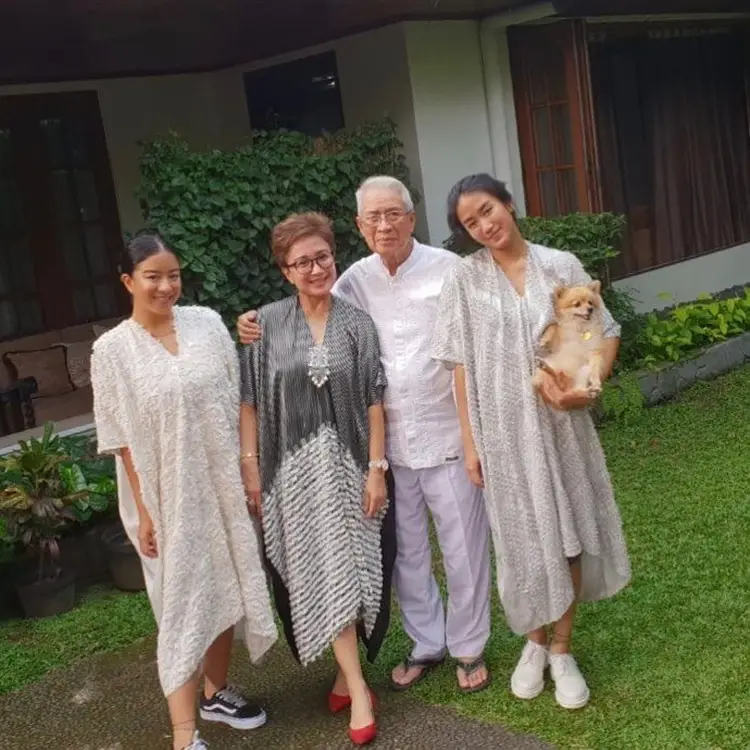 Family Goals! 10 Momen Hangat Chef Renatta Bersama Ibu dan Kakaknya