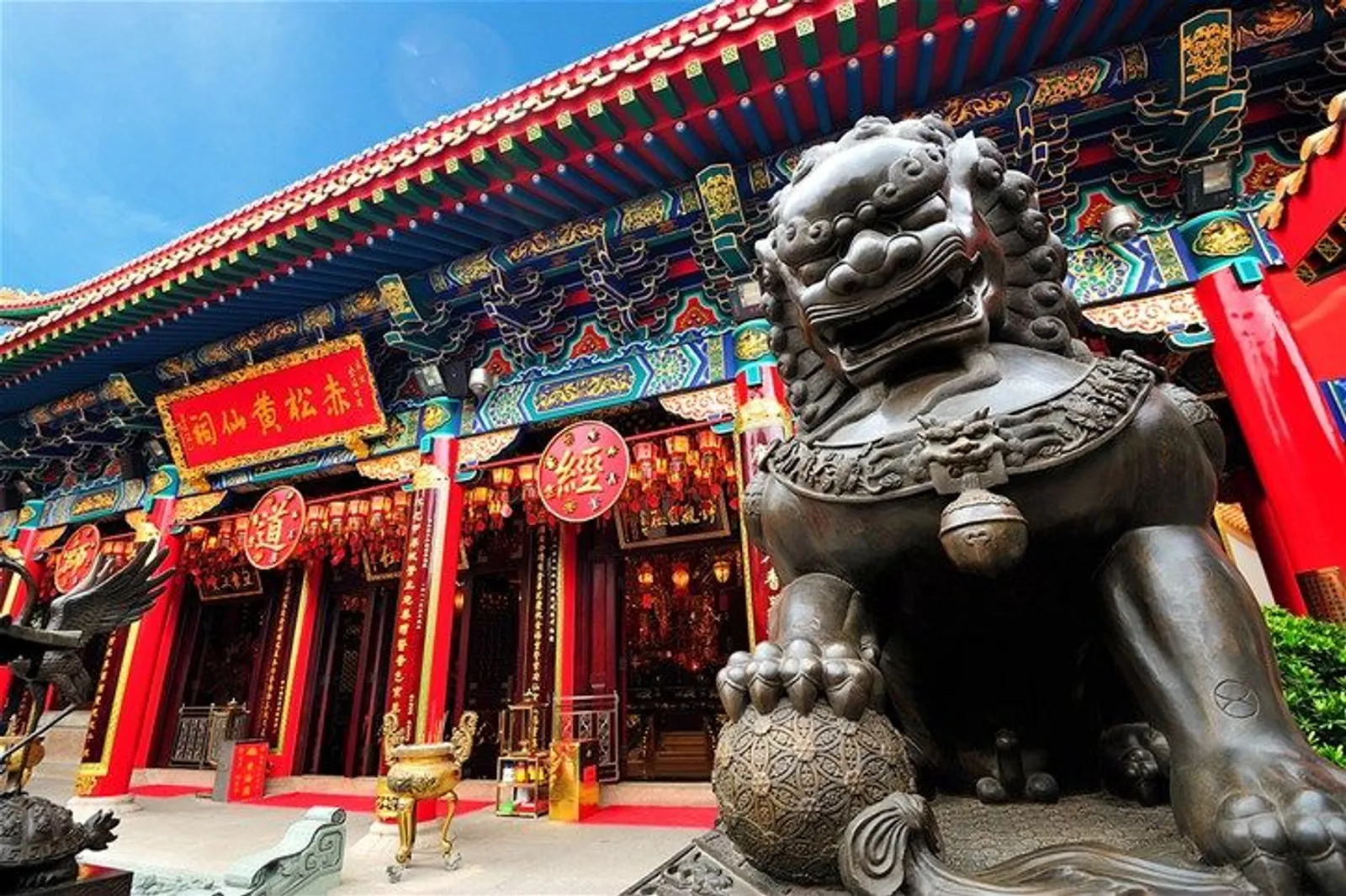 Rayakan Imlek dengan Wisata Sejarah Kuil di Hong Kong