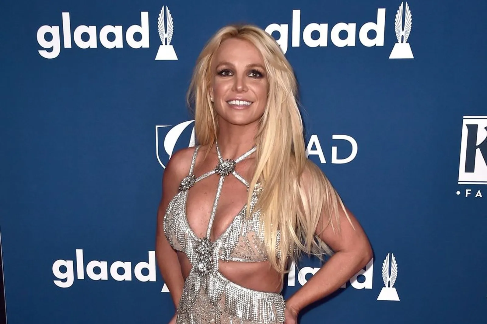 Transformasi Gaya Britney Spears, Baju Ikonik 90-an hingga Gaun Seksi