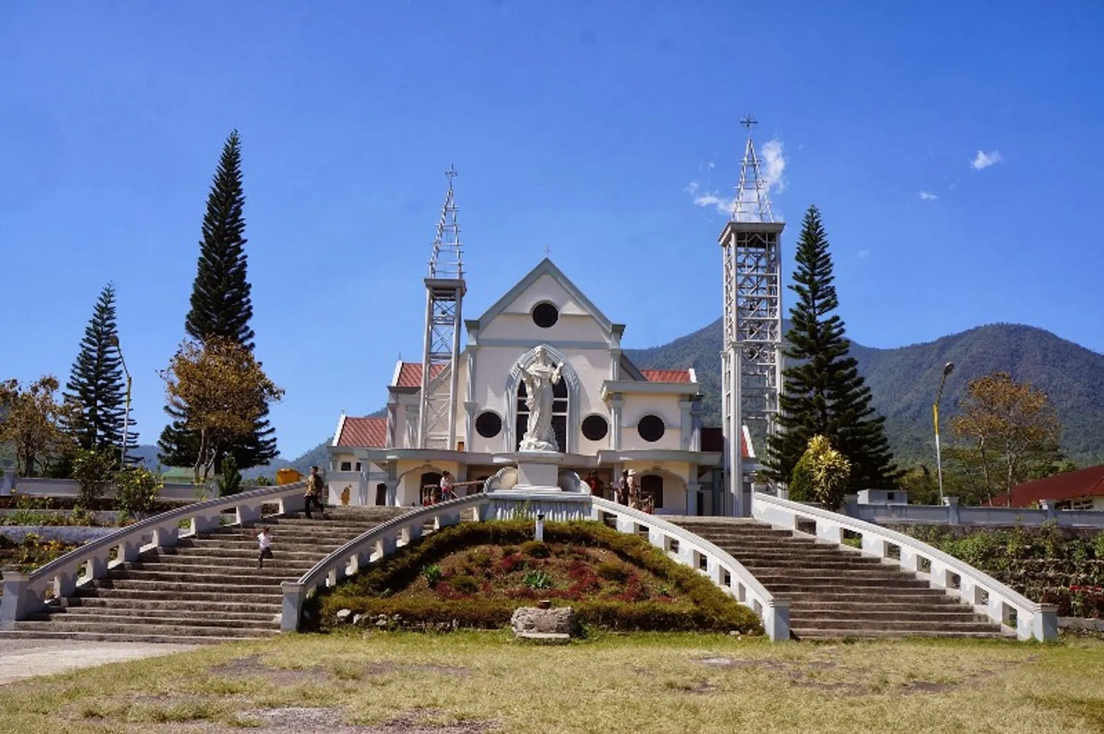 9 Tempat Ibadah Terindah di Indonesia Ini Buatmu Terkagum