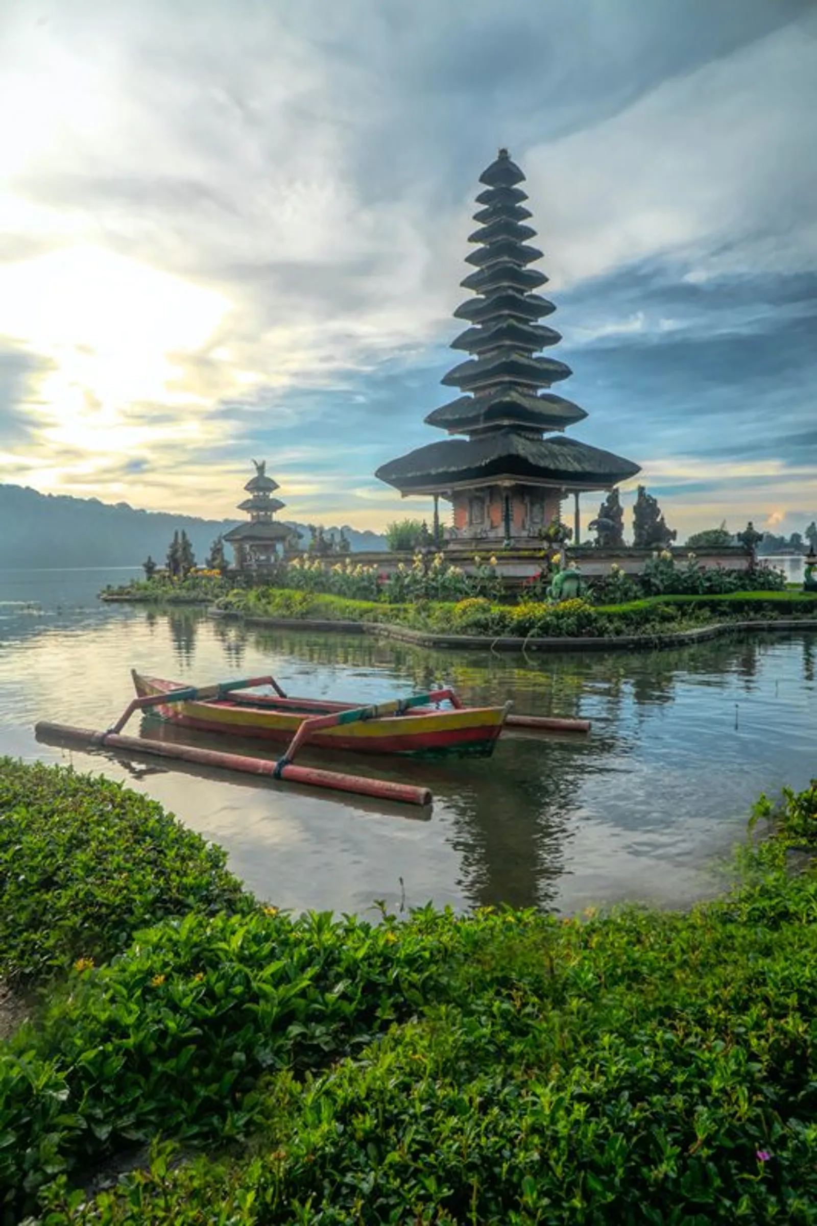 9 Tempat Ibadah Terindah di Indonesia Ini Buatmu Terkagum