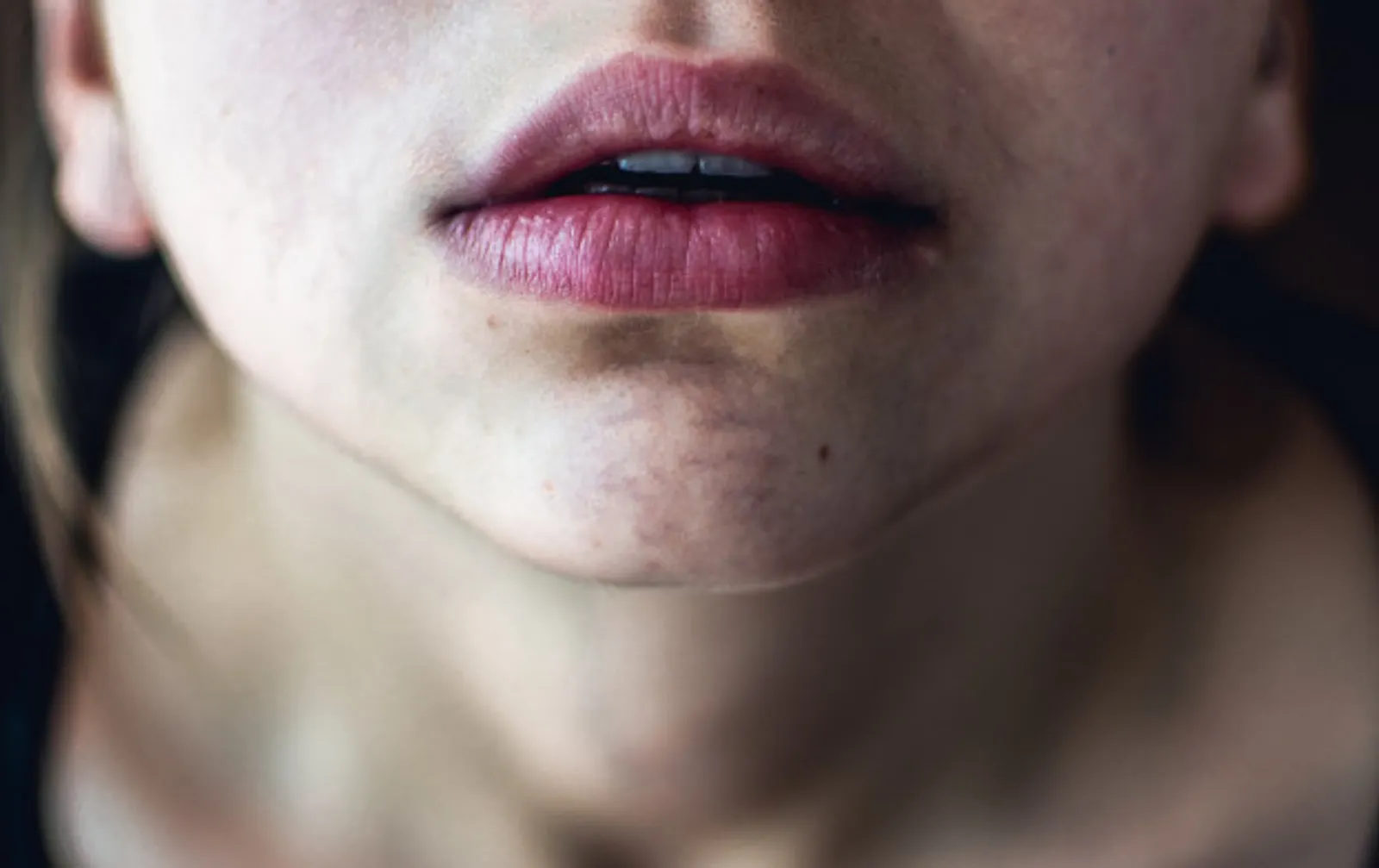 7 Kebiasaan Sehari-hari yang Membuat Bibir Hitam