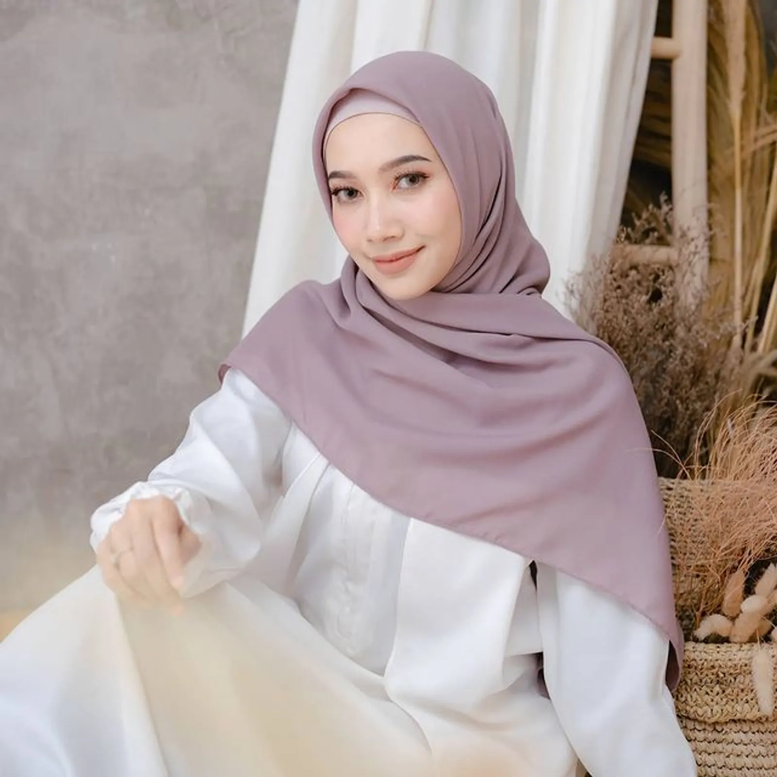 Kenali Yuk! 10 Jenis Kain Hijab dan Karakteristiknya