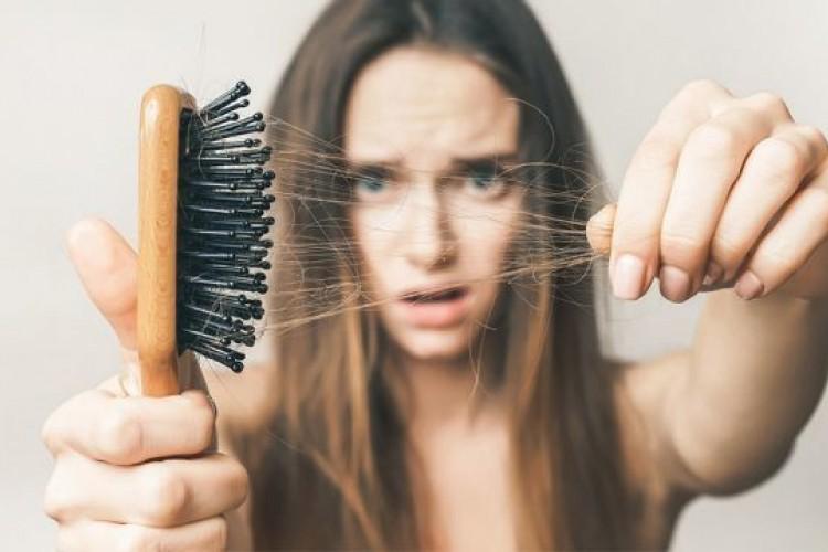5 Dampak Buruk Terlalu Sering Mengeringkan Rambut dengan Hairdryer