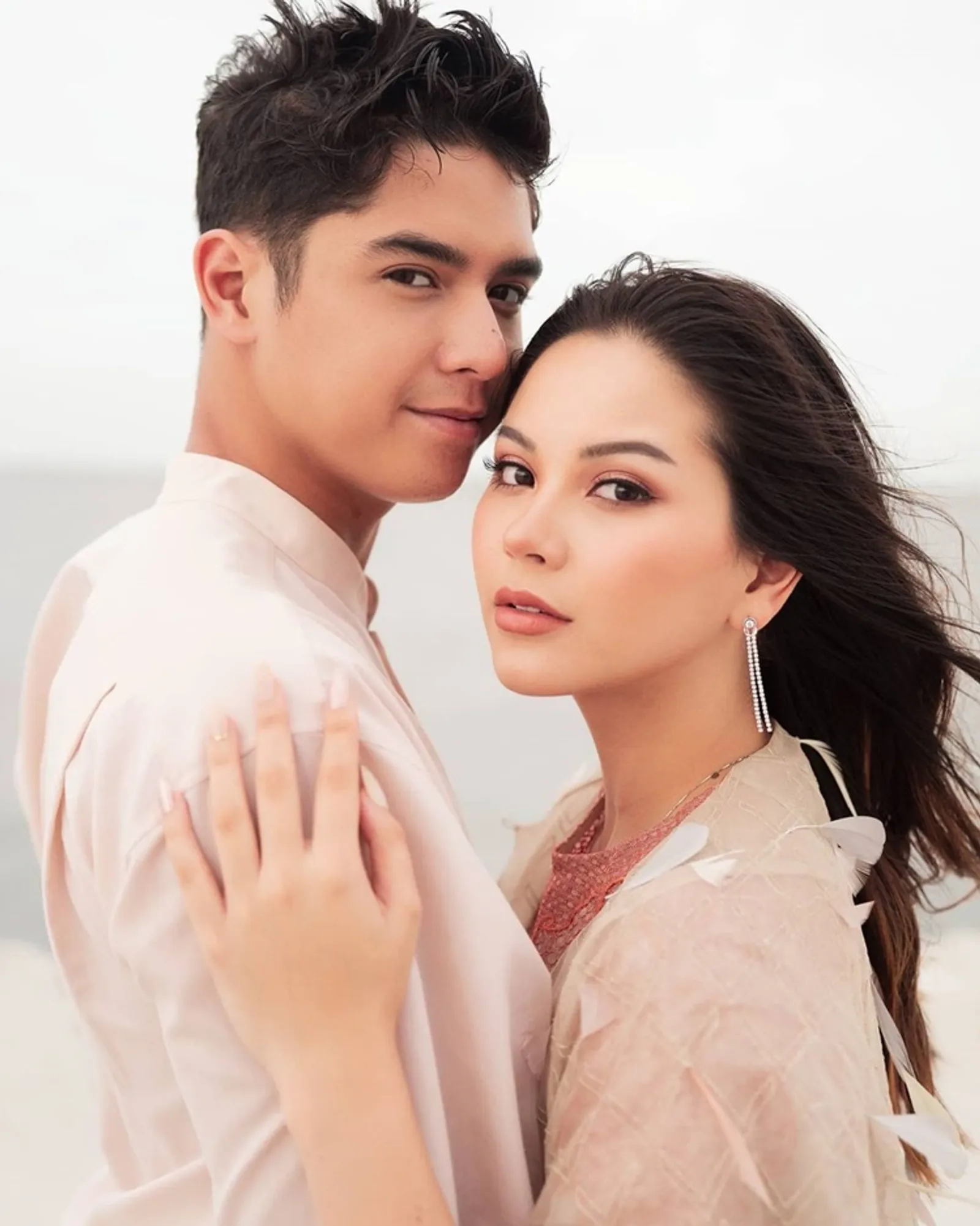 Bak Pre-Wedding, 9 Potret Mesra Al Ghazali & Alyssa Daguise di Pantai