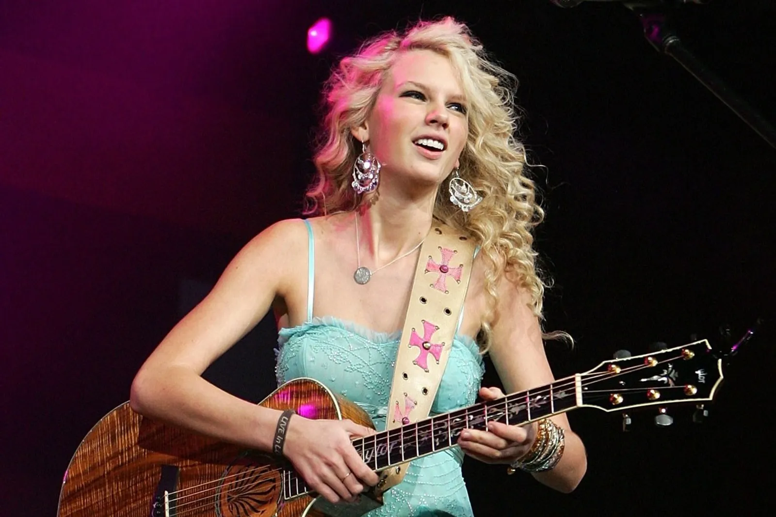 Gaya Jadul Taylor Swift di Atas Panggung Paling Ikonik Sepanjang Masa